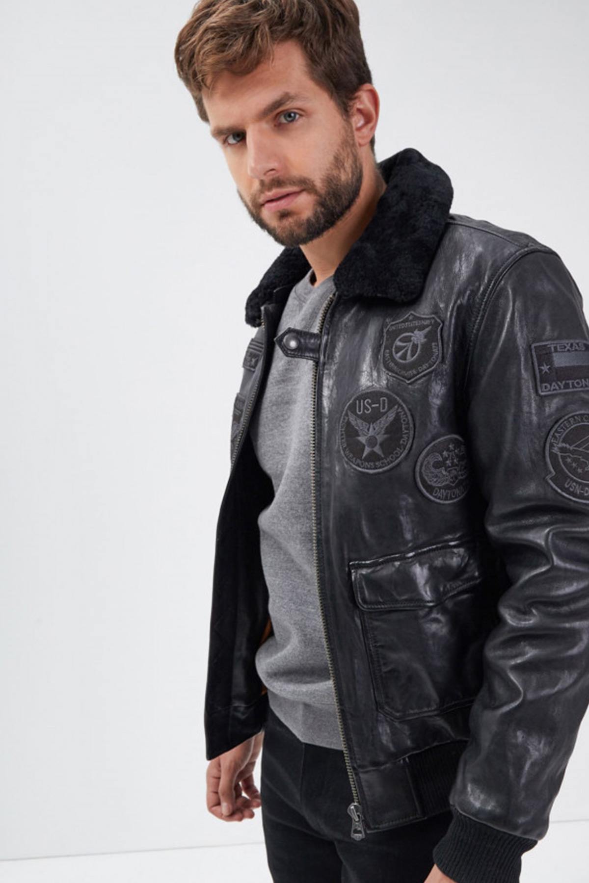 Monochrome black pilot jacket with badges - Image n°5