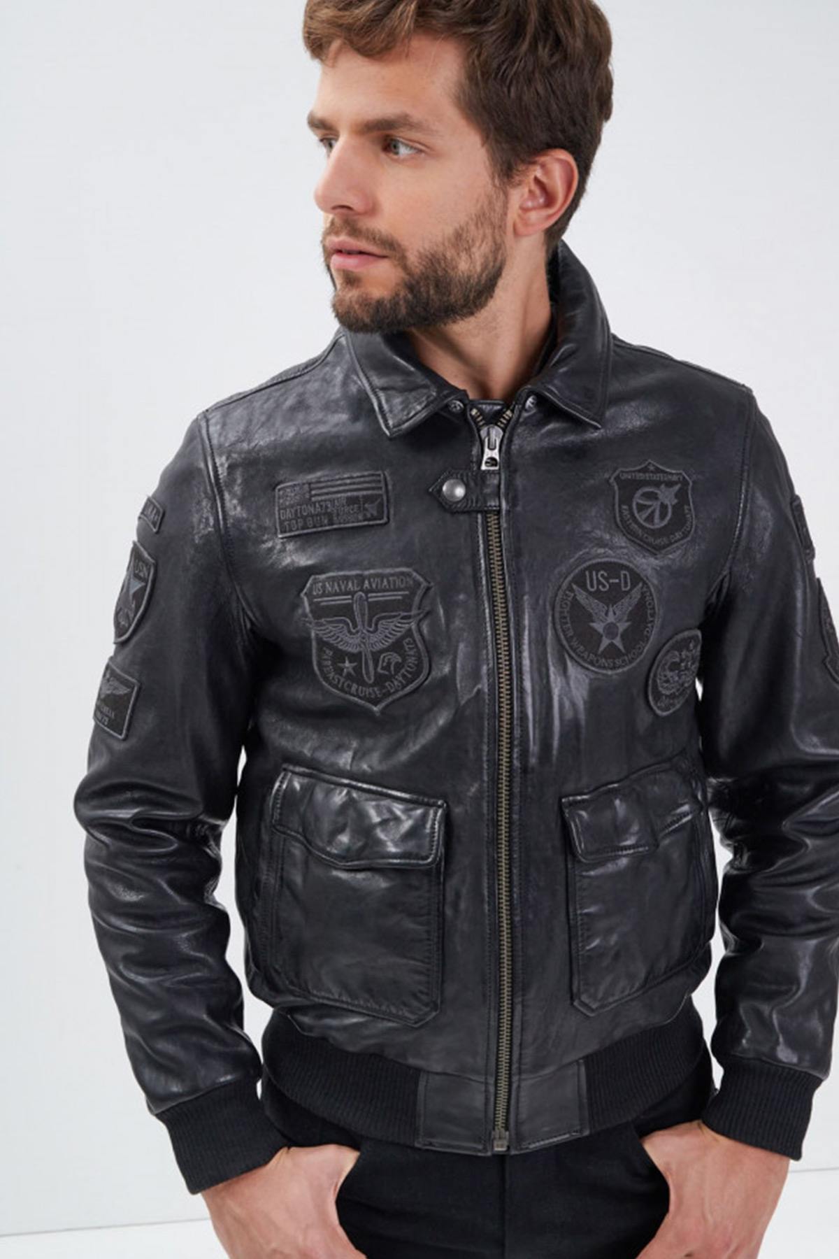 Monochrome black pilot jacket with badges - Image n°3