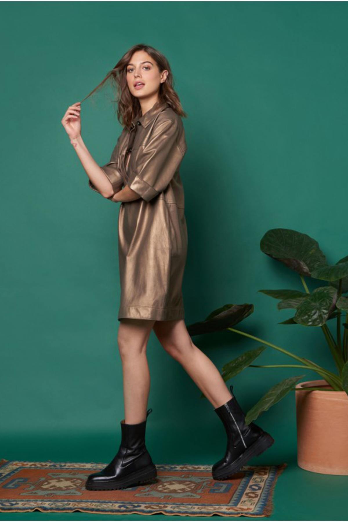 Shiny brown leather shirt dress - Image n°2