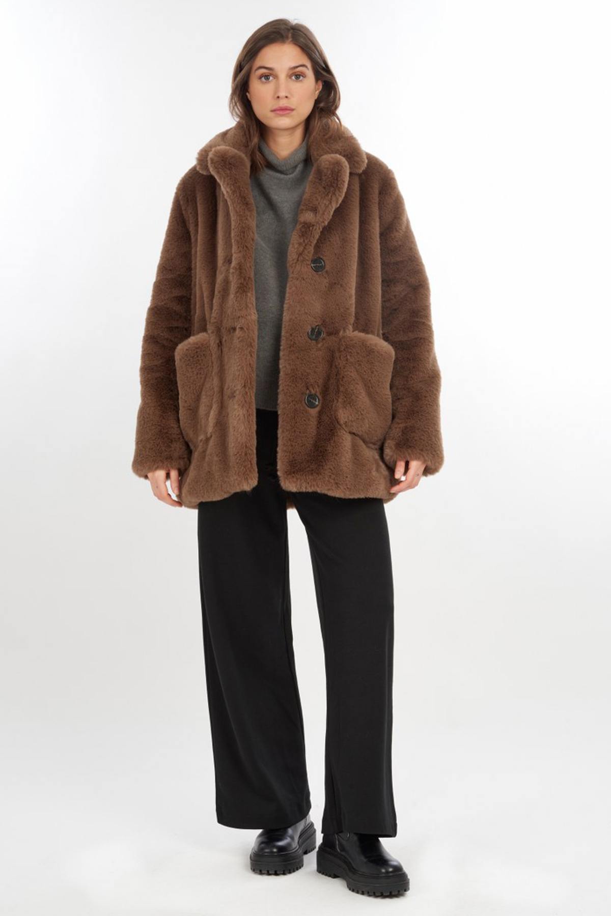 Short oversized faux fur coat - Image n°7