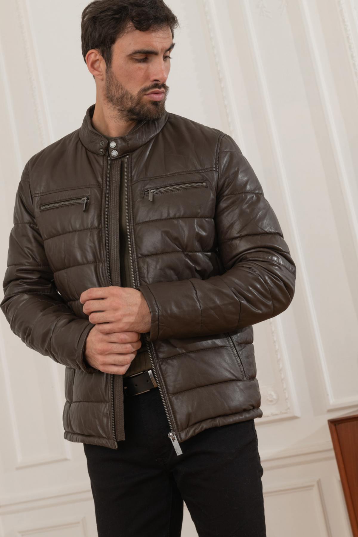 Mid-length down jacket in brown genuine leather - Image n°3