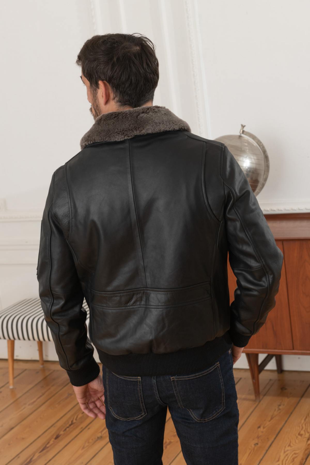 Leather aviator with fur-lined shirt collar - Image n°5