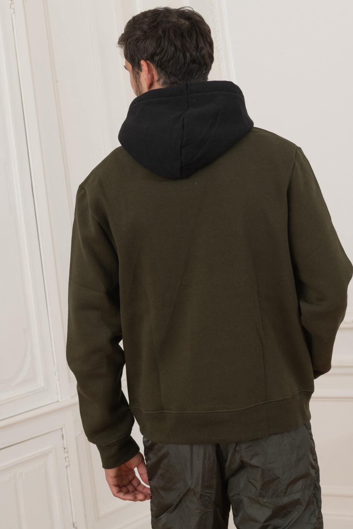 Khaki sweater with black hood and belly pocket - Image n°3