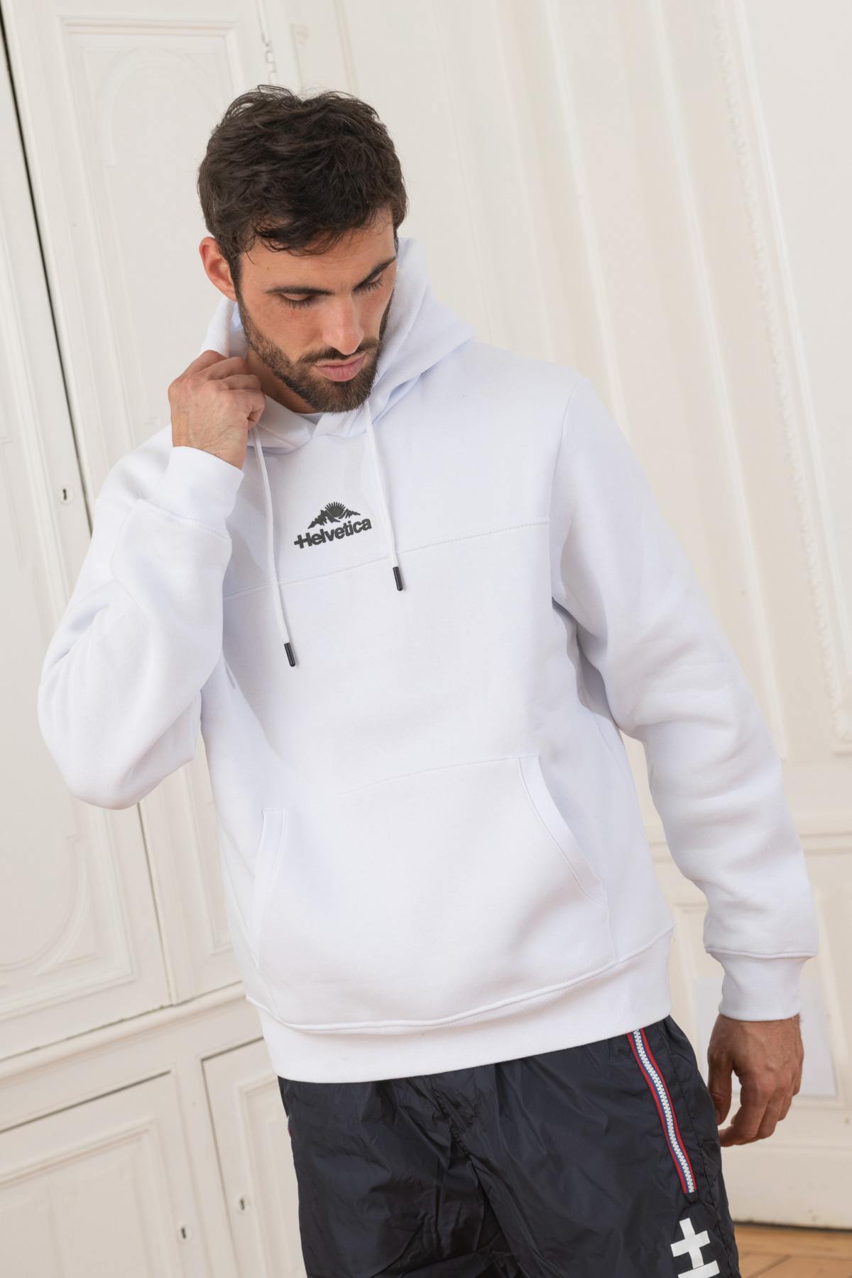 Plain White Hooded Sweater - Image n°5