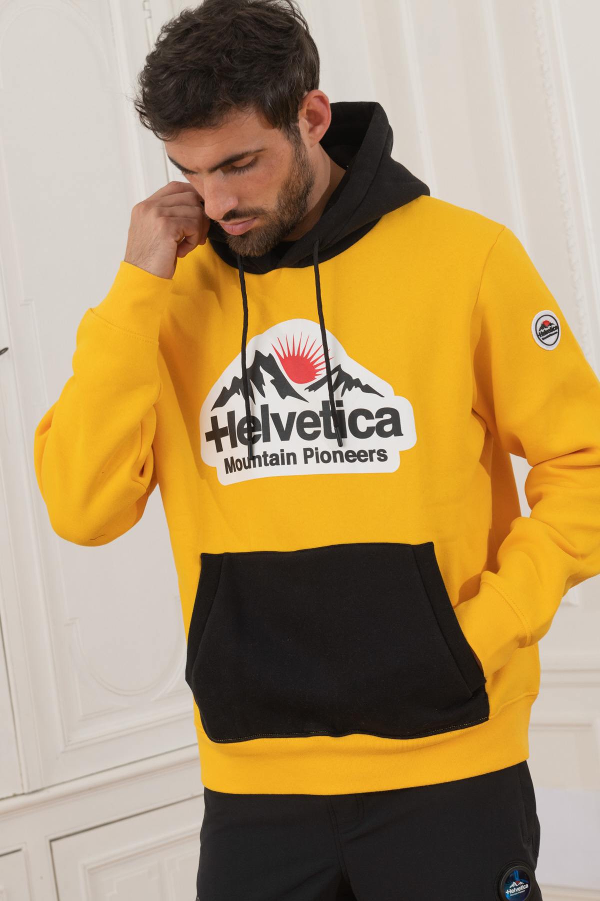 Yellow and black sweater with hood and belly pocket - Image n°1