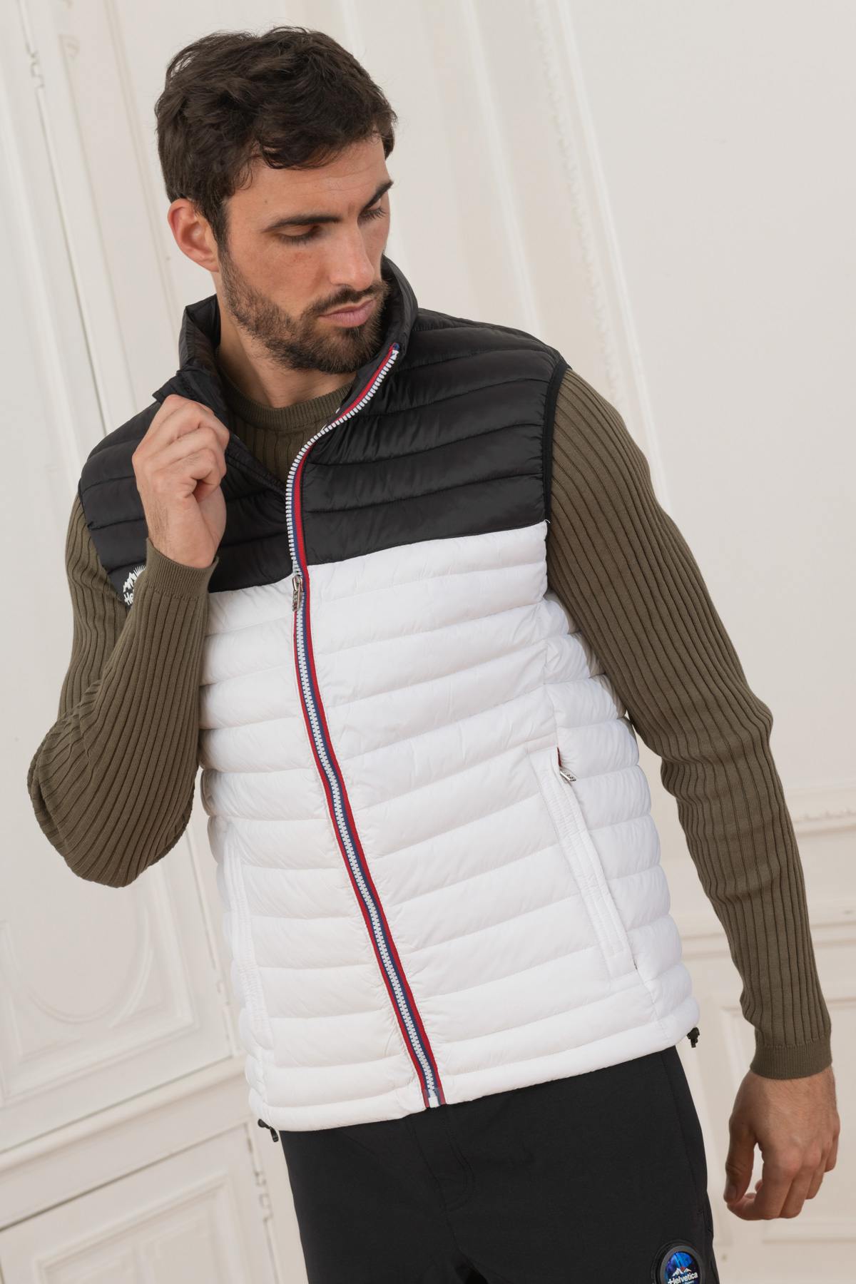 White and black sleeveless down jacket - Image n°1