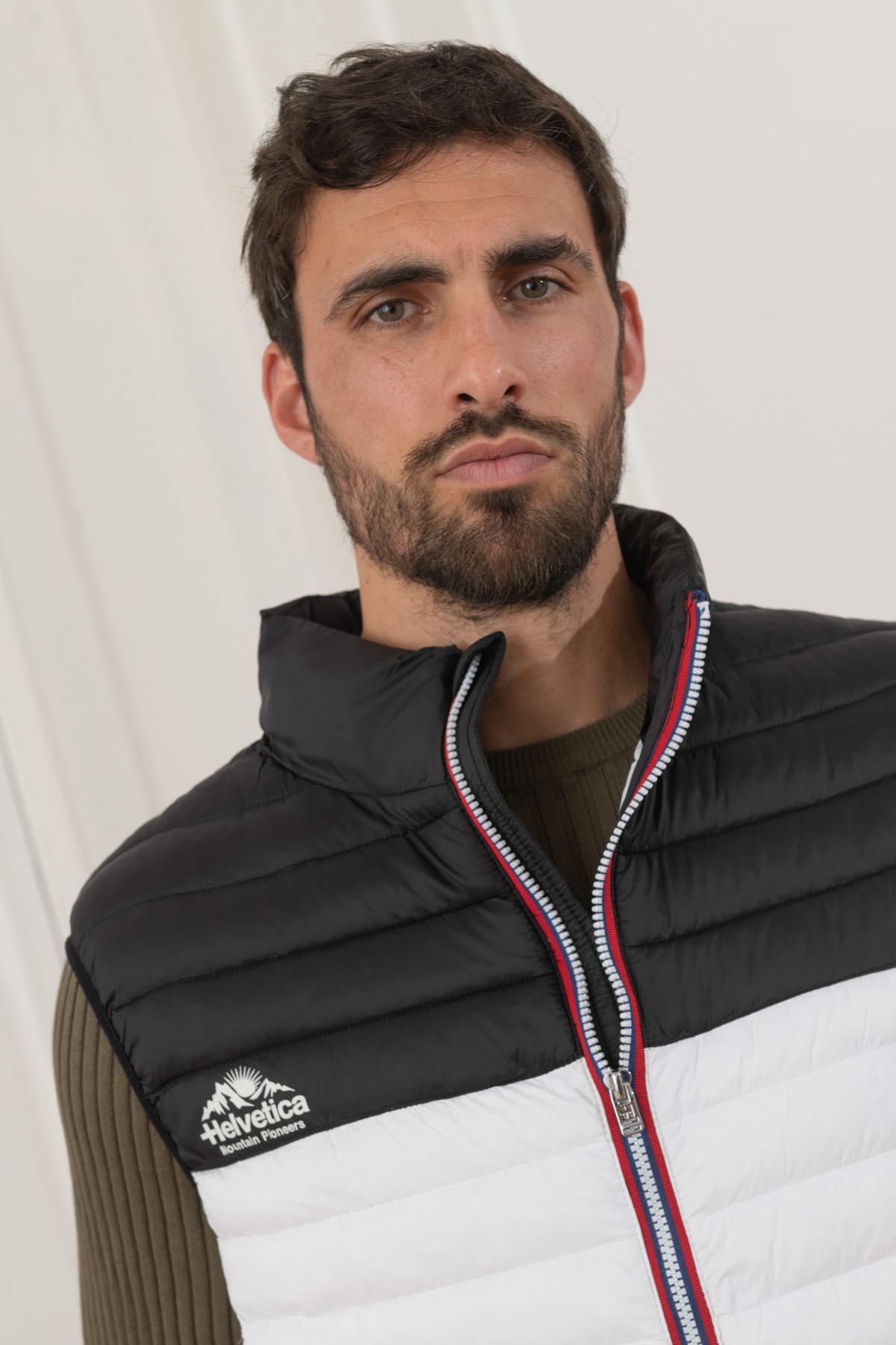 White and black sleeveless down jacket - Image n°2