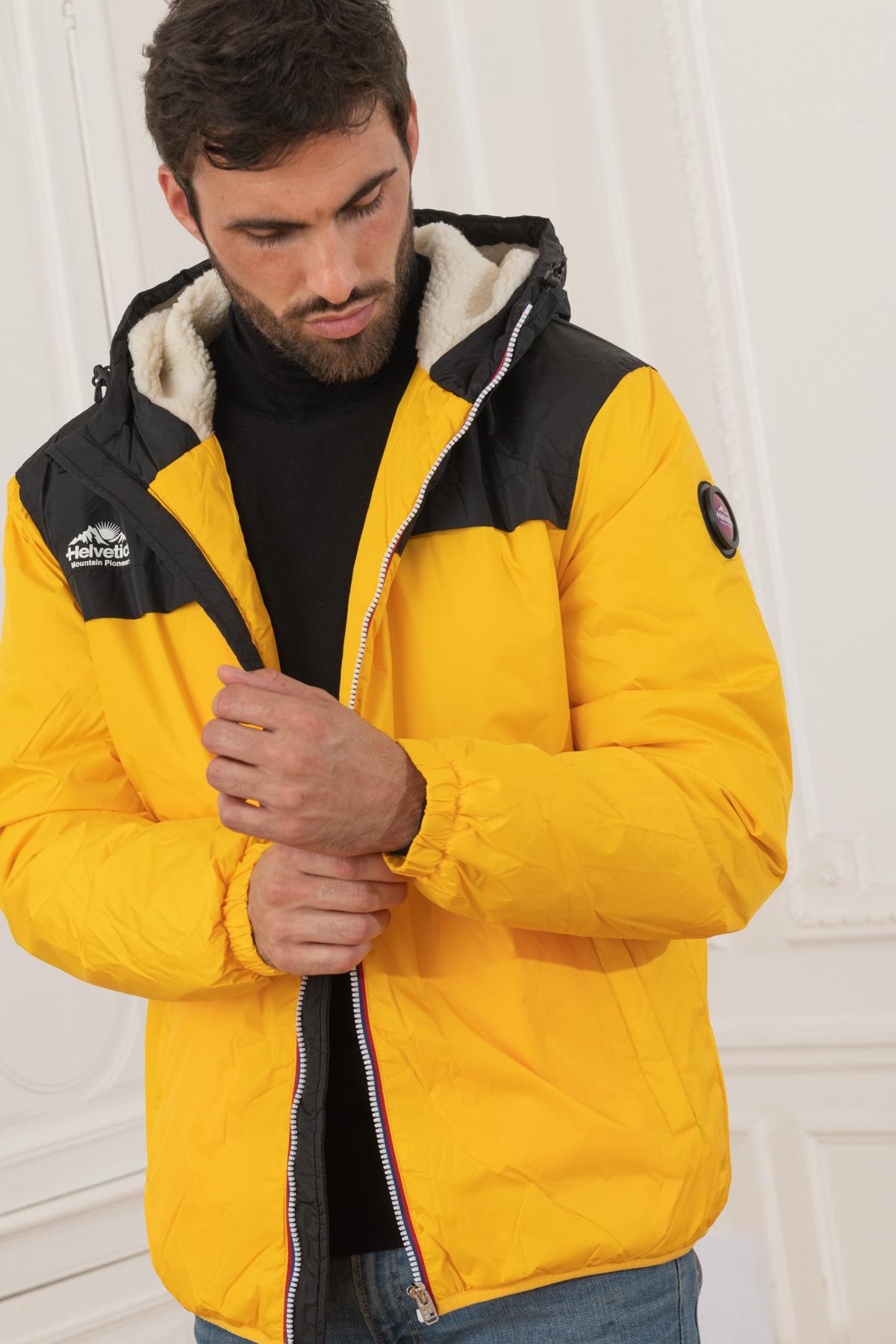 Yellow and black waterproof jacket - Image n°1