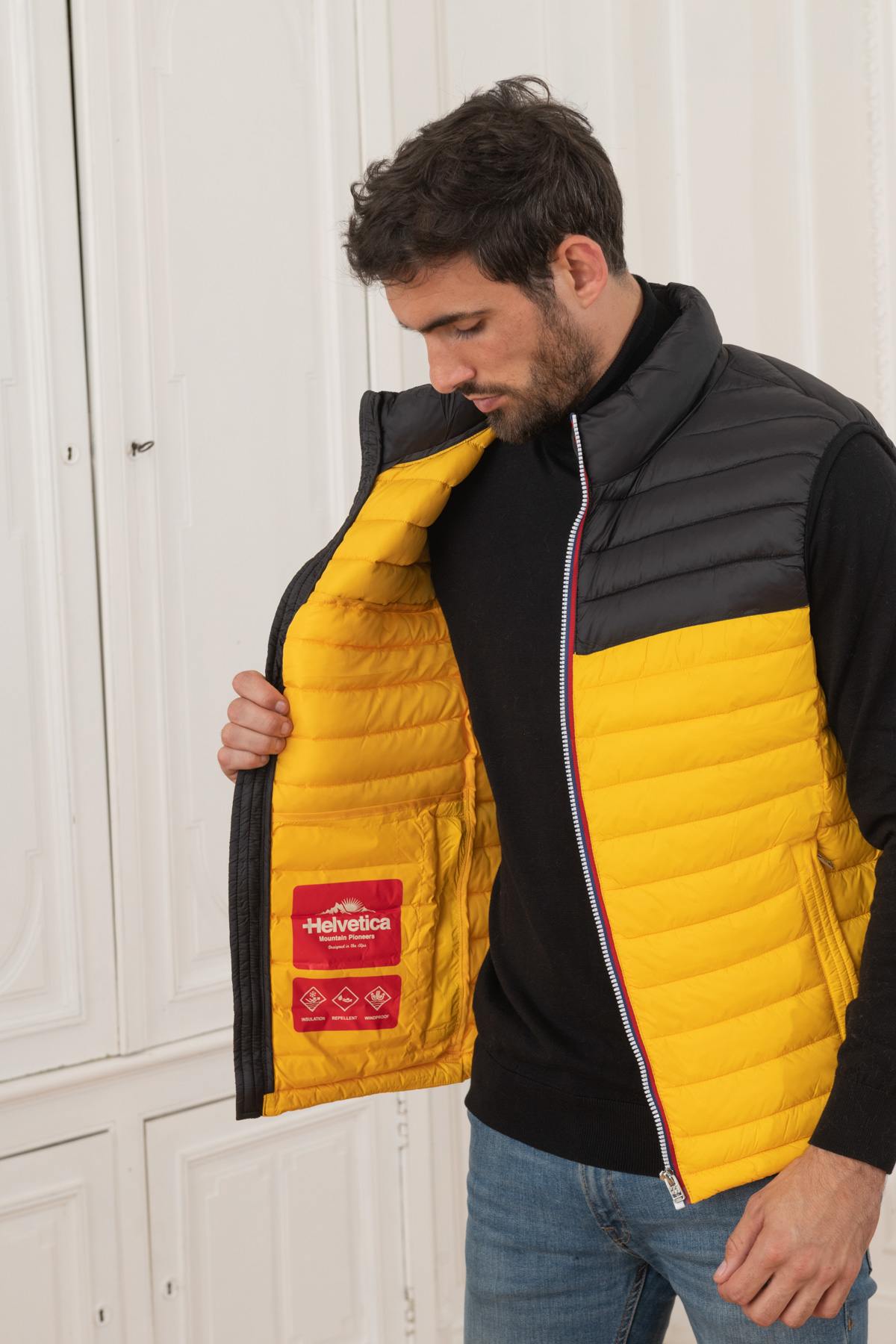 Yellow and black sleeveless down jacket - Image n°4