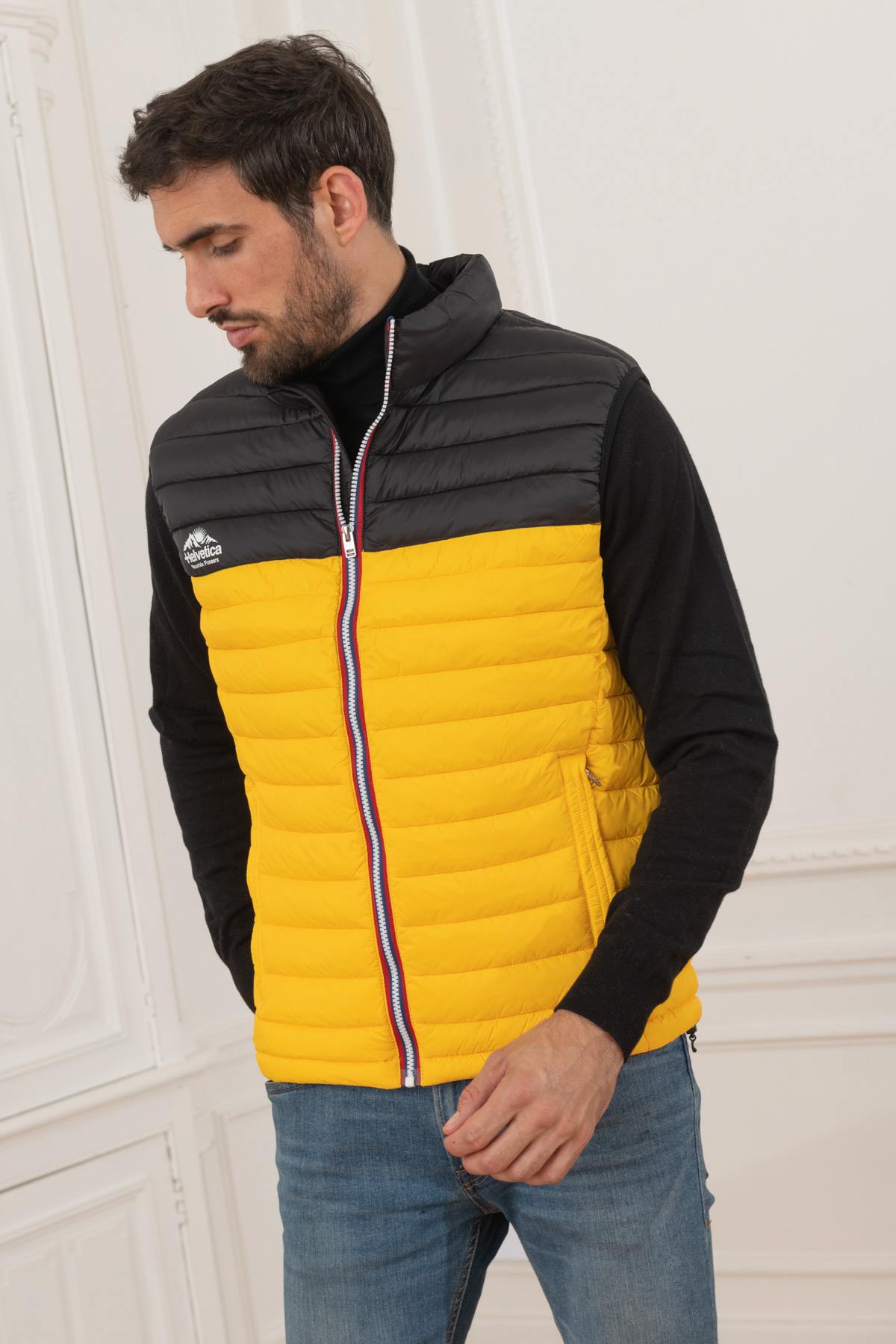 Yellow and black sleeveless down jacket - Image n°1