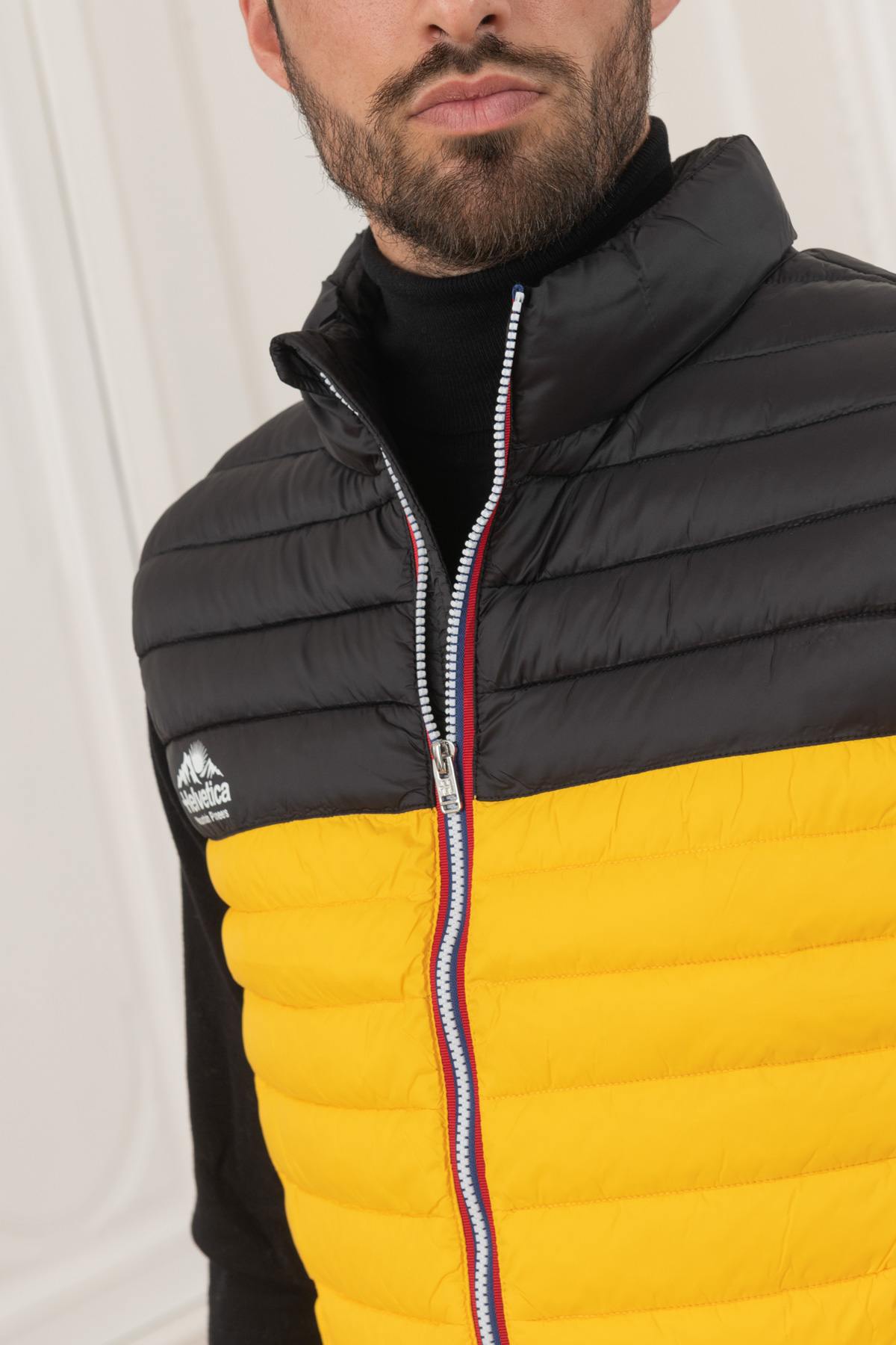 Yellow and black sleeveless down jacket - Image n°5