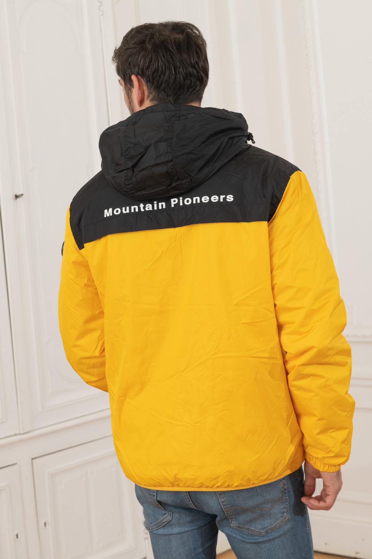 Yellow and black waterproof jacket - Image n°4