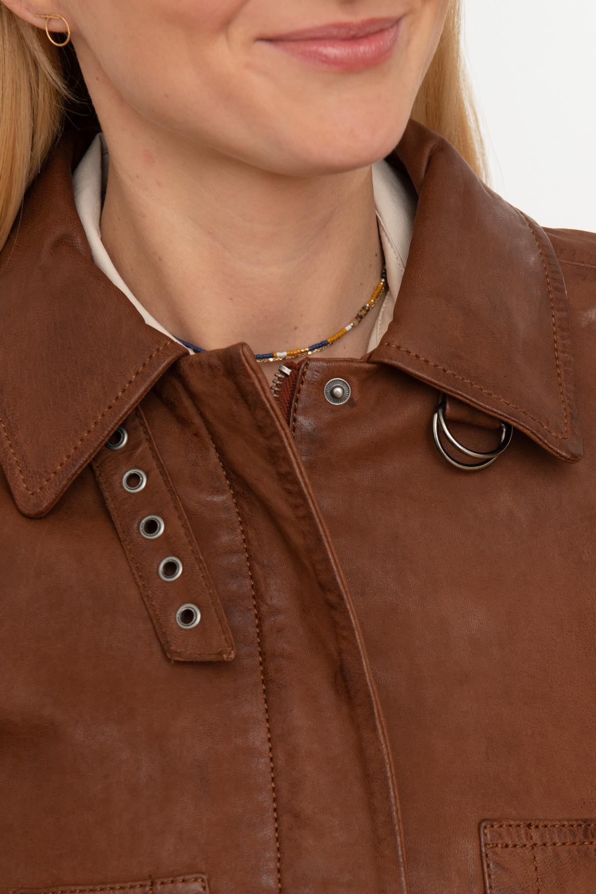 Women's vintage style leather jacket with shirt collar - Image n°6