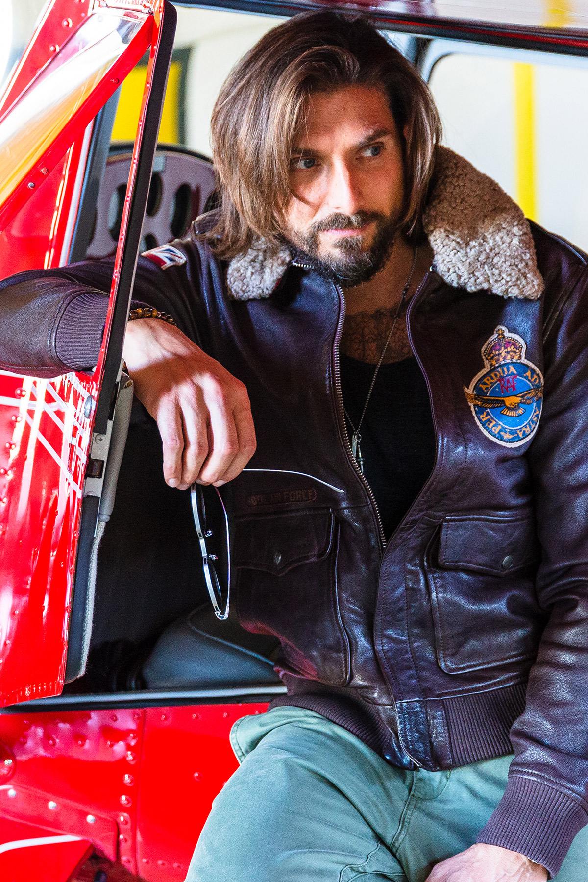 Dark brown aviator with fur collar - Image n°1