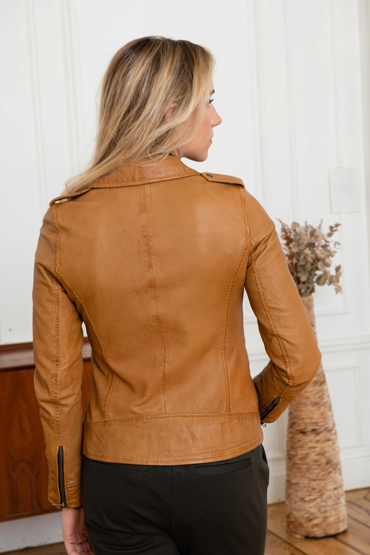 Perfecto cut leather jacket in beige leather - Image n°7