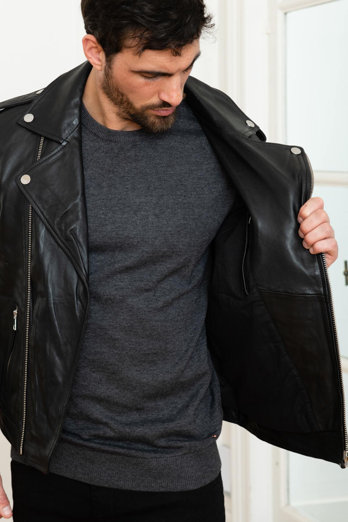 Men's black quilted leather Biker Jacket - Image n°5