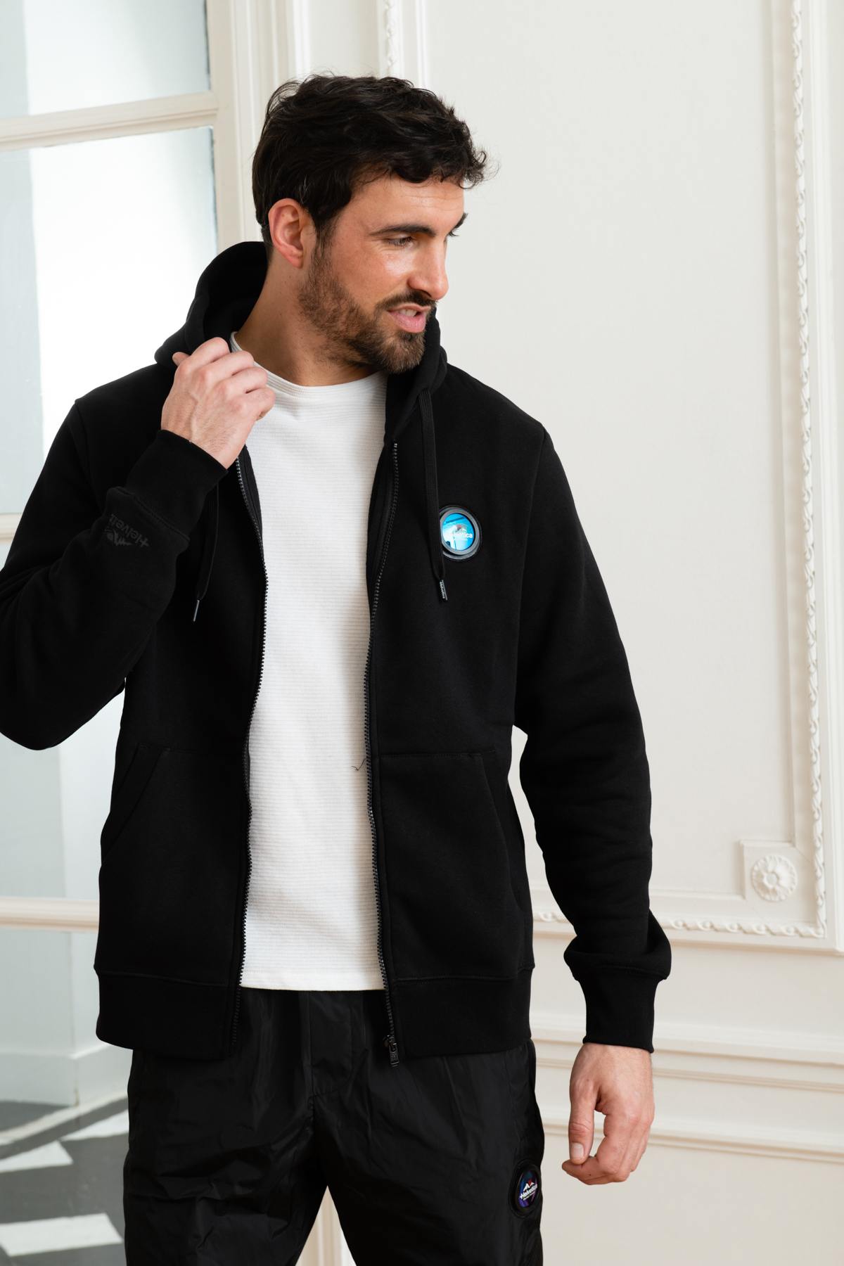 Black outdoor jogging jacket - Image n°4