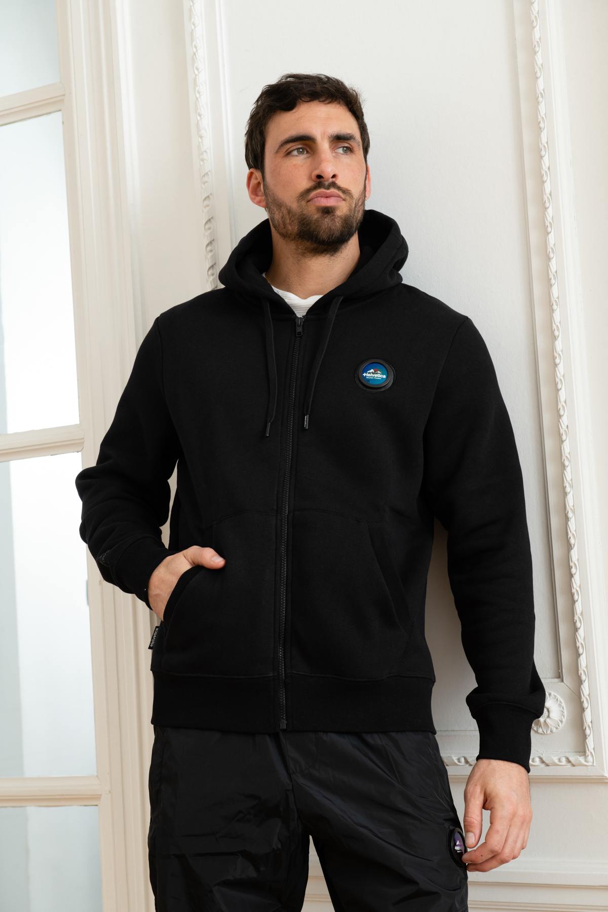 Black outdoor jogging jacket - Image n°1