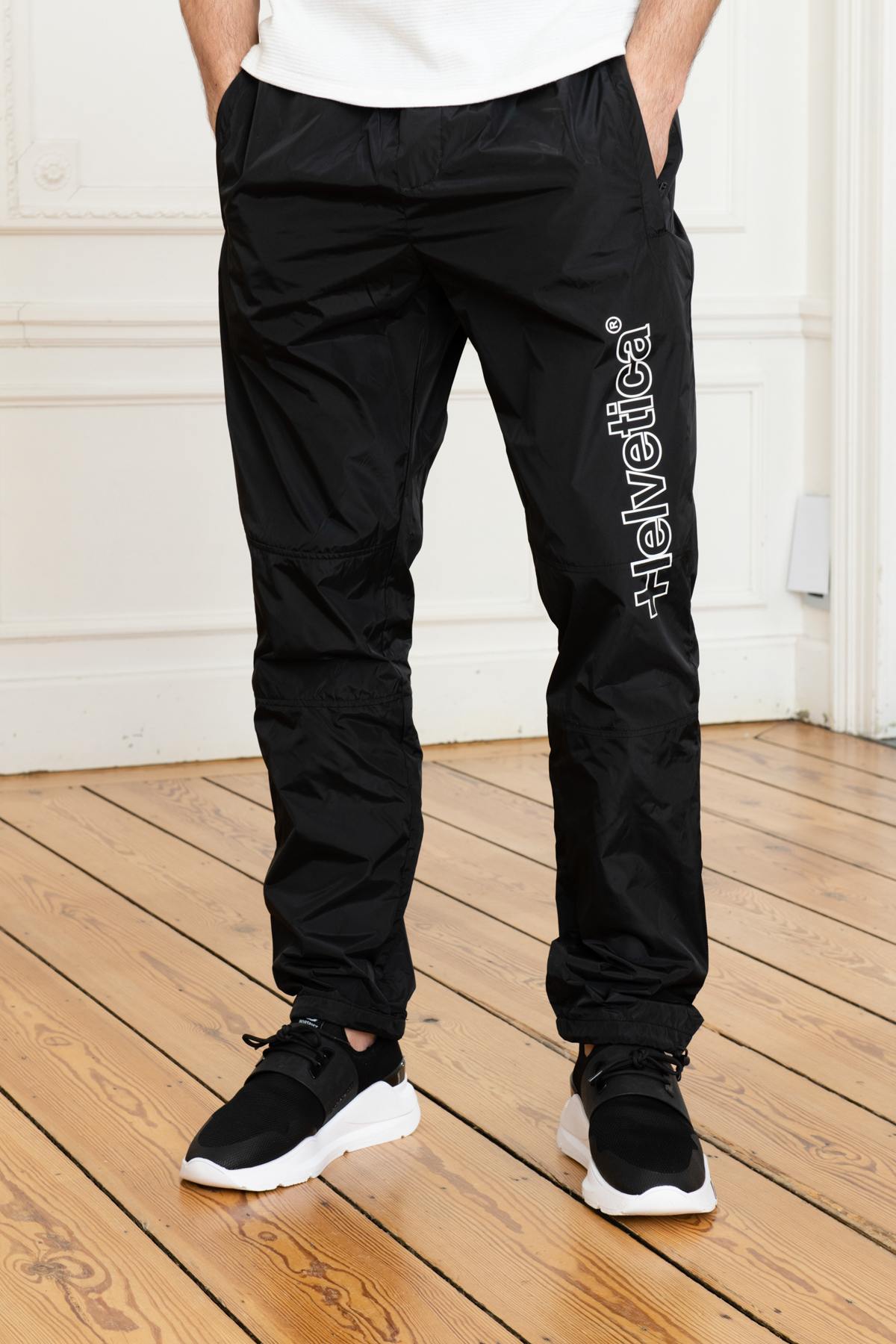 Black flowing sportswear pants - Image n°1