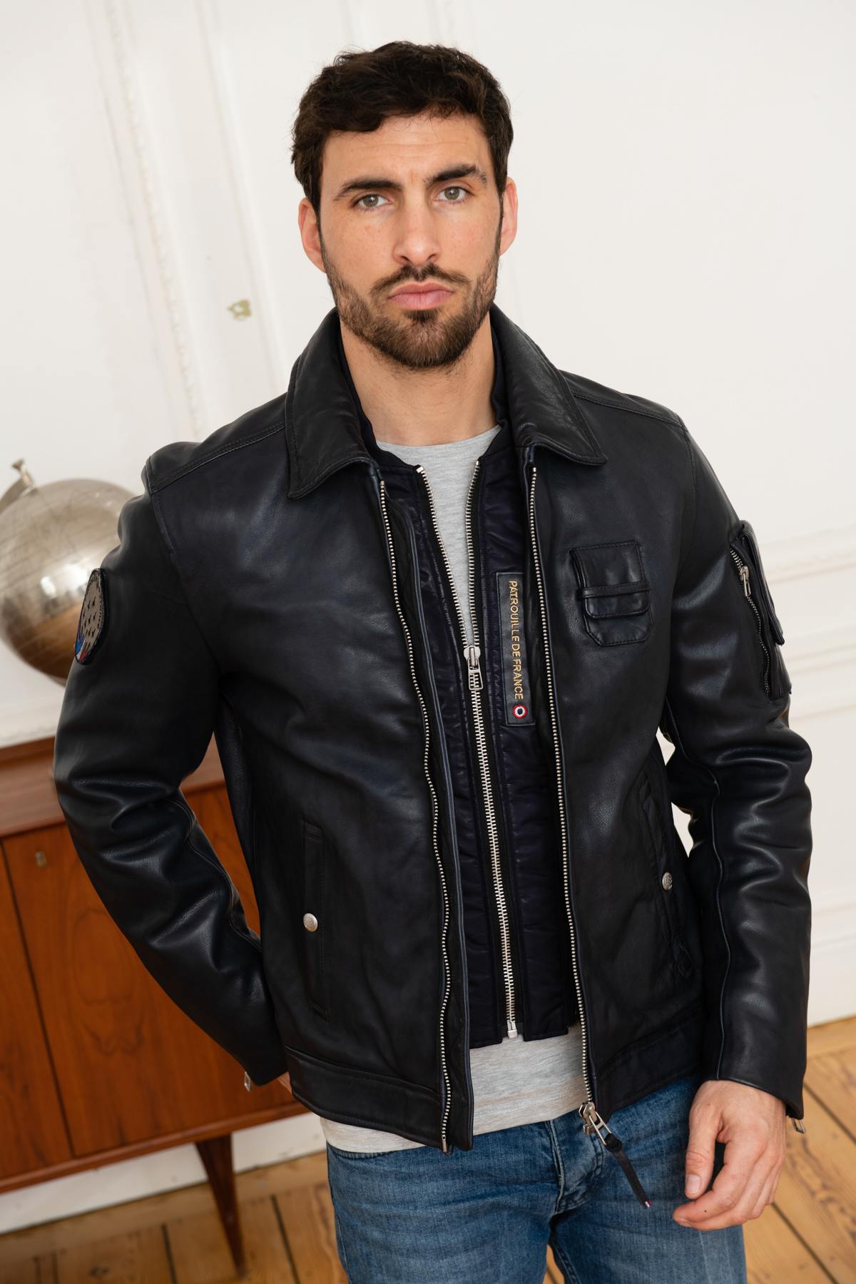 Navy blue pilot jacket from the Patrouille de France - Image n°2