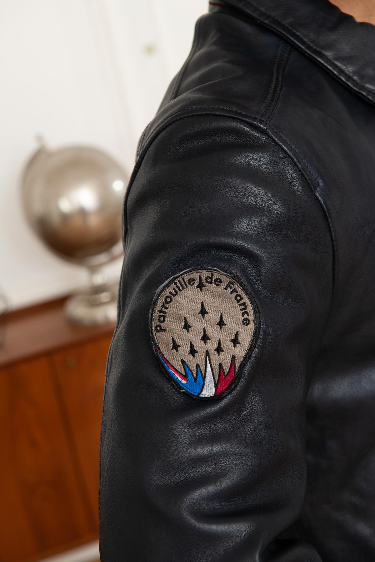 Navy blue pilot jacket from the Patrouille de France - Image n°7