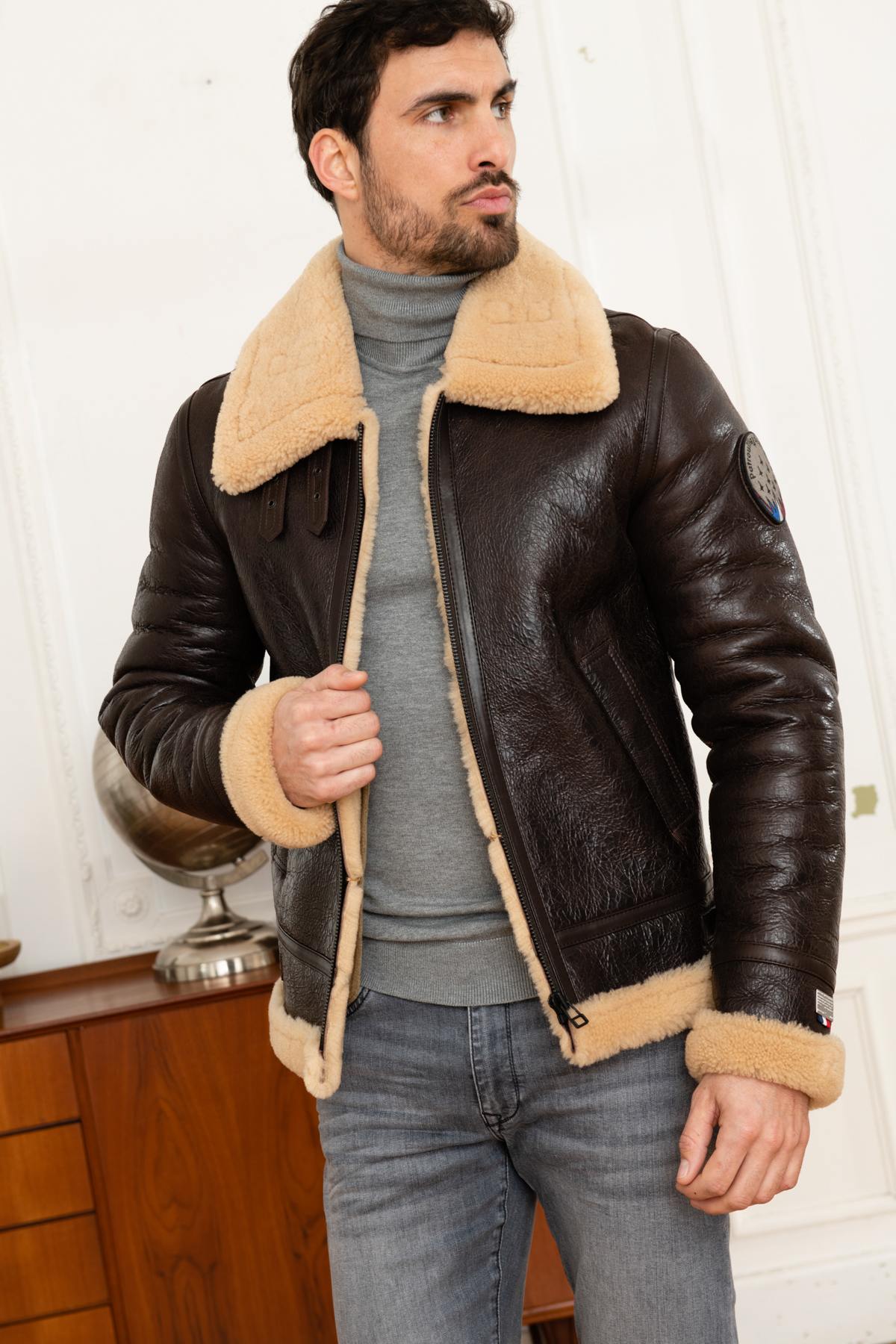 Bomber in sheepskin from the Patrouille de France - Image n°3