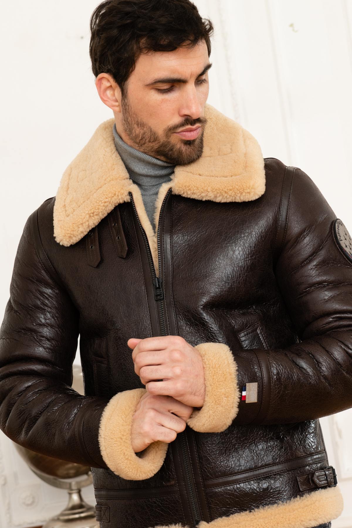 Bomber in sheepskin from the Patrouille de France - Image n°1