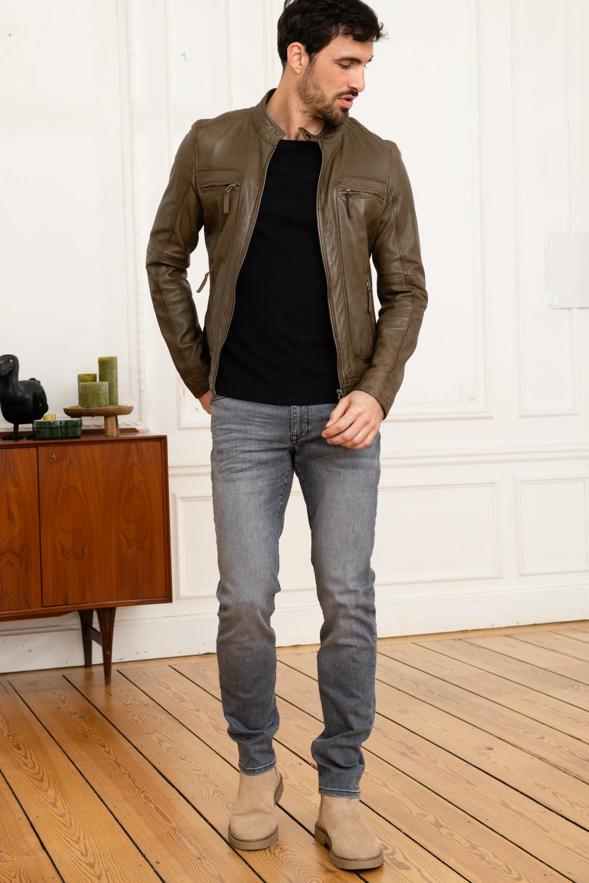 Brown leather jacket with mandarin collar - Image n°2