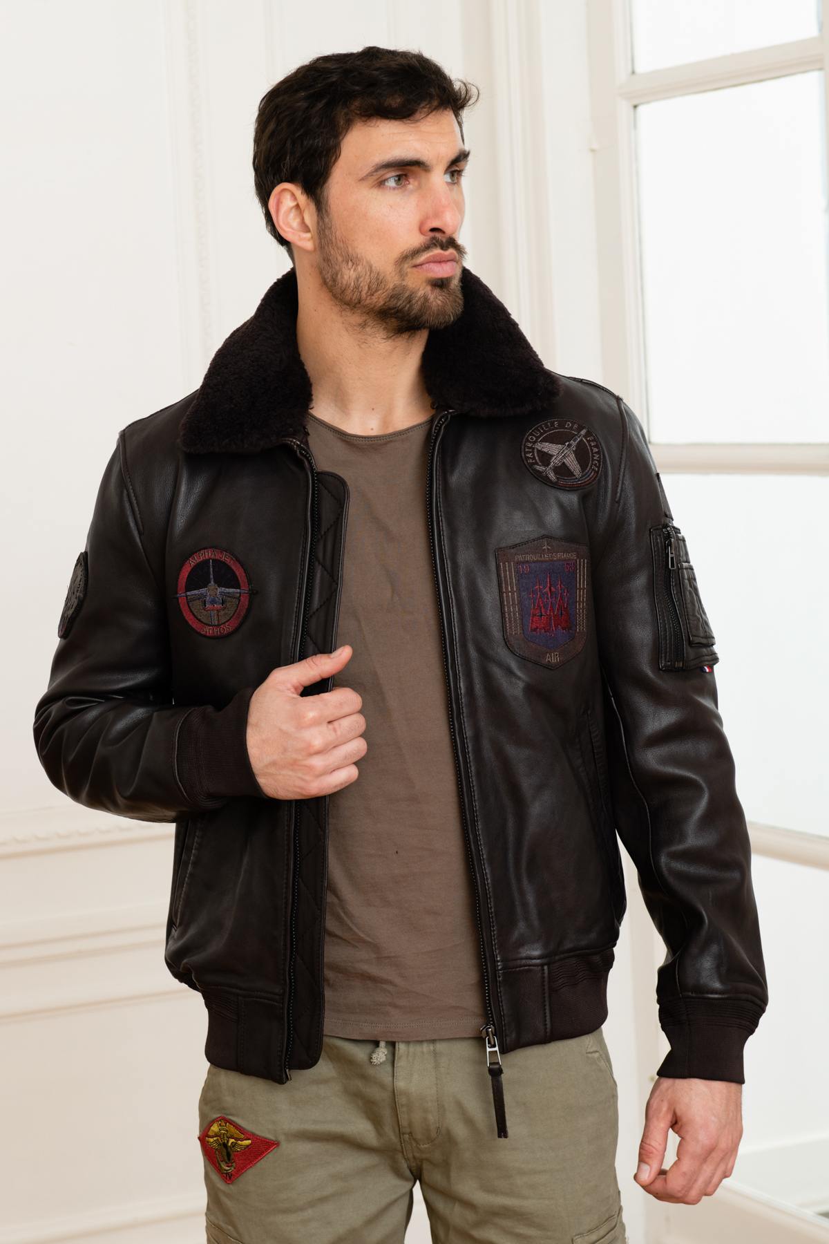 Aviator leather jacket from the French patrol - Image n°1