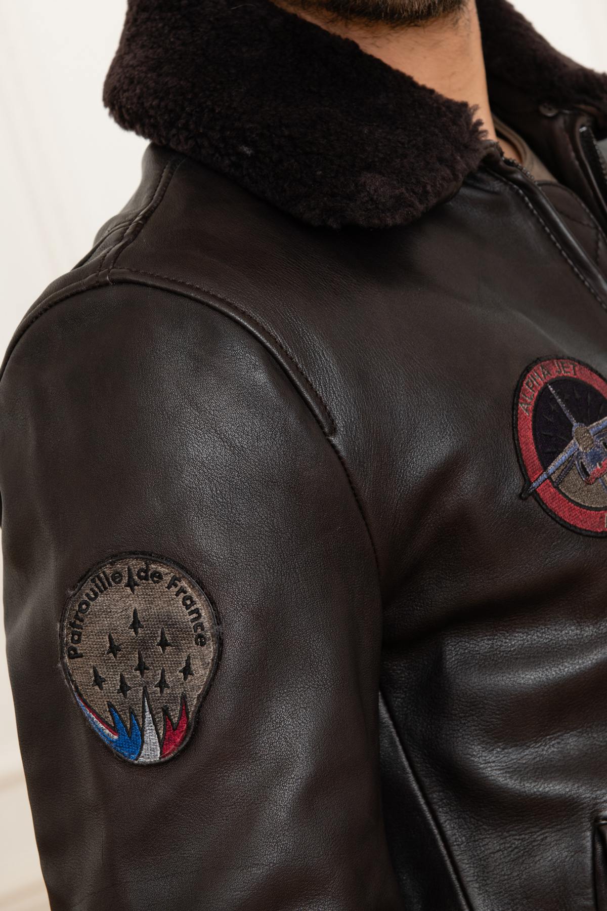 Aviator leather jacket from the French patrol - Image n°8