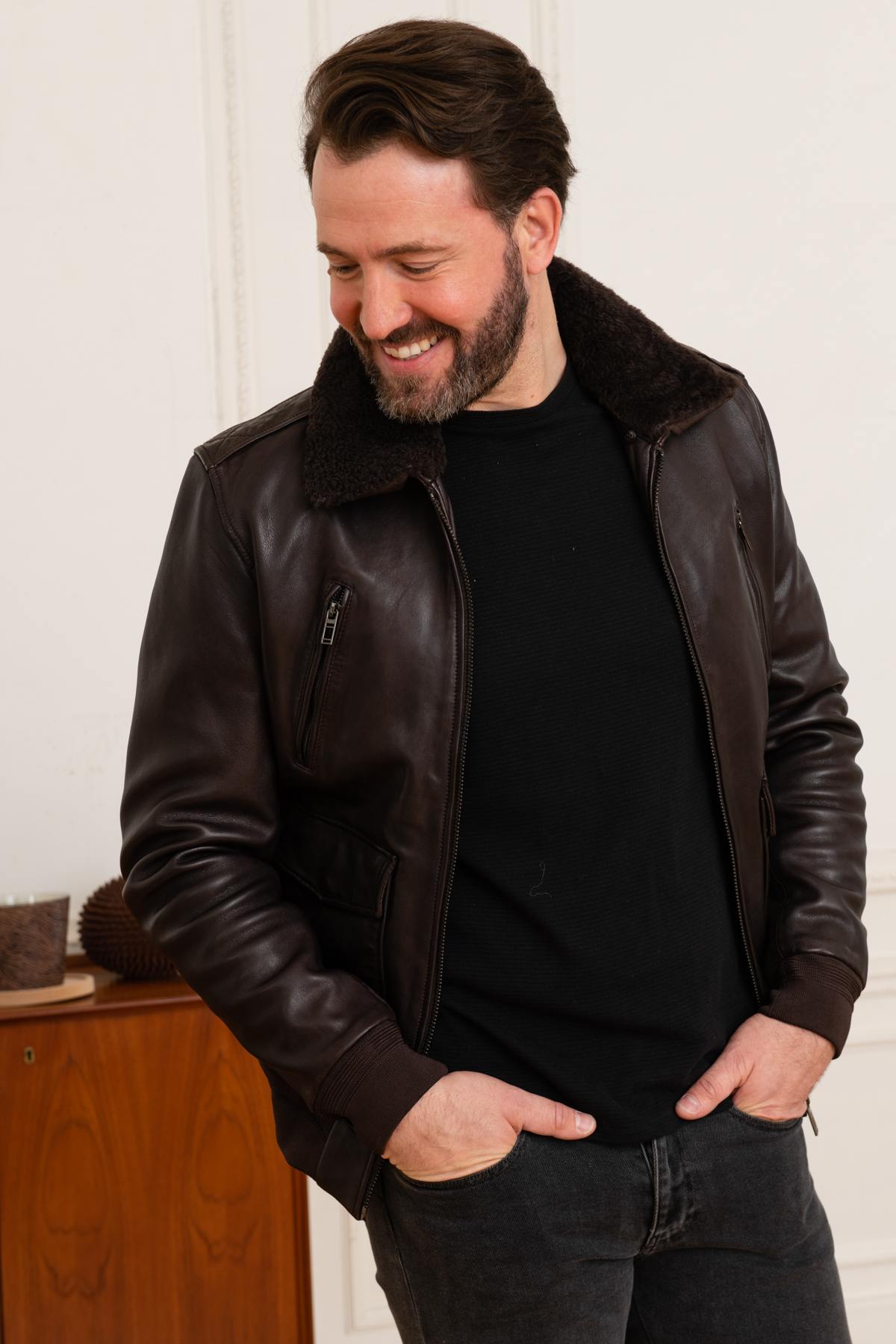 Pilot style jacket in brown leather - Image n°4