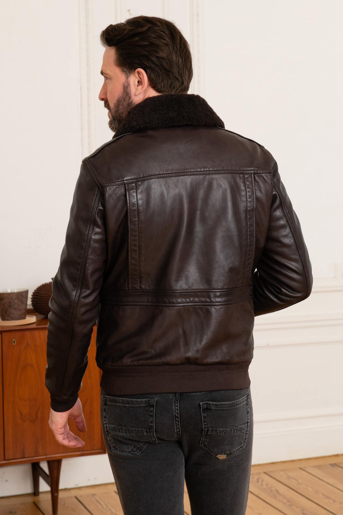 Pilot style jacket in brown leather - Image n°6