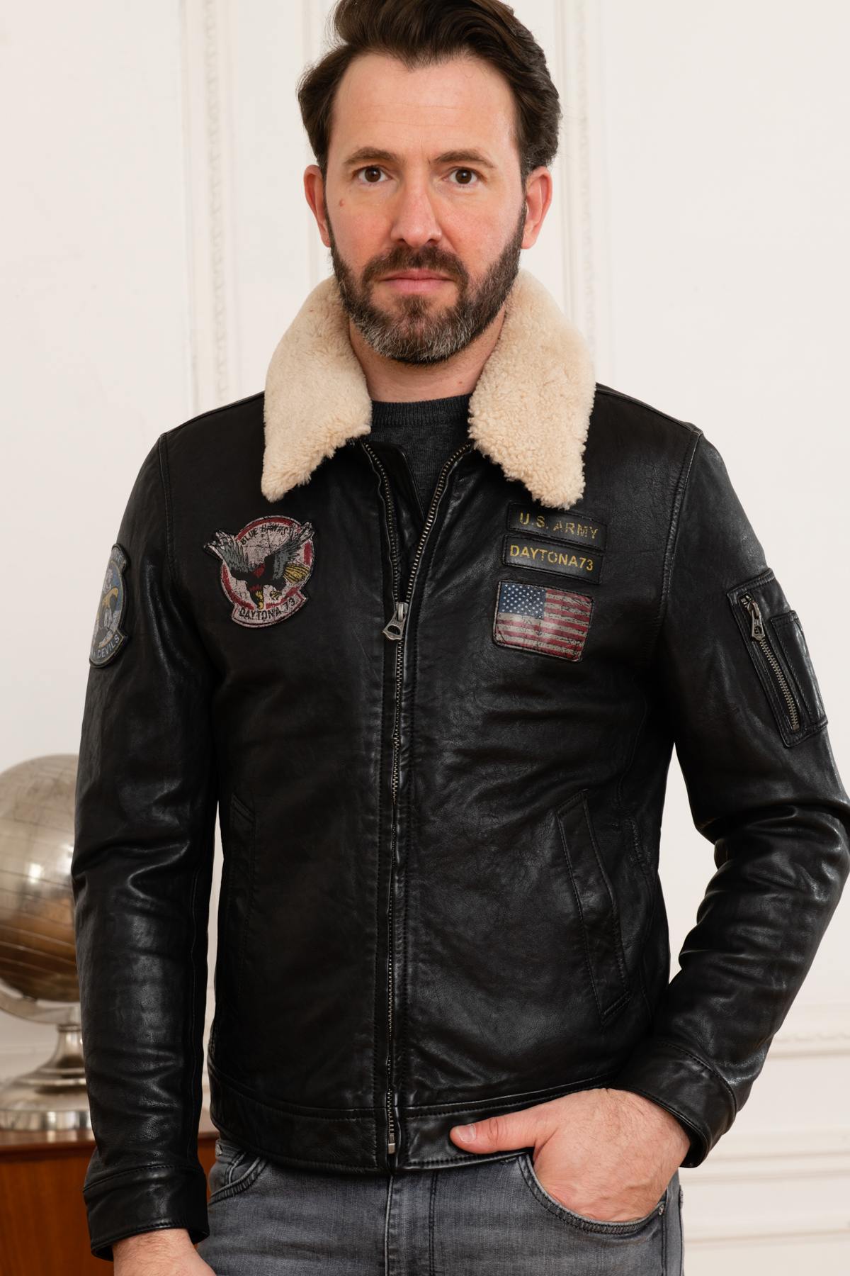 Pilot jacket with fur collar and US patches - Image n°6