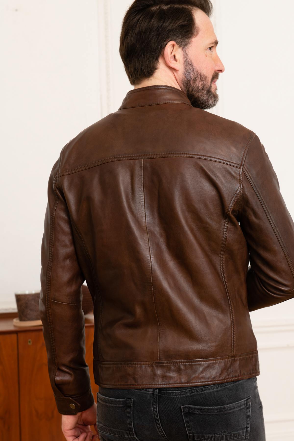 Brown leather jacket with mandarin collar - Image n°4