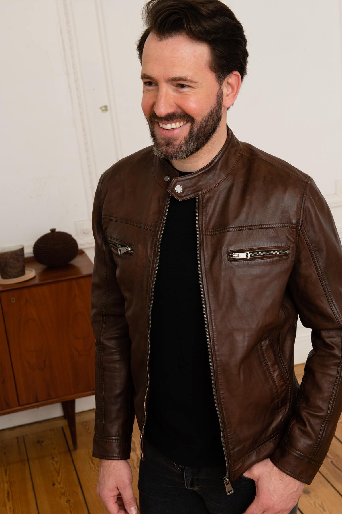 Brown leather jacket with mandarin collar - Image n°1