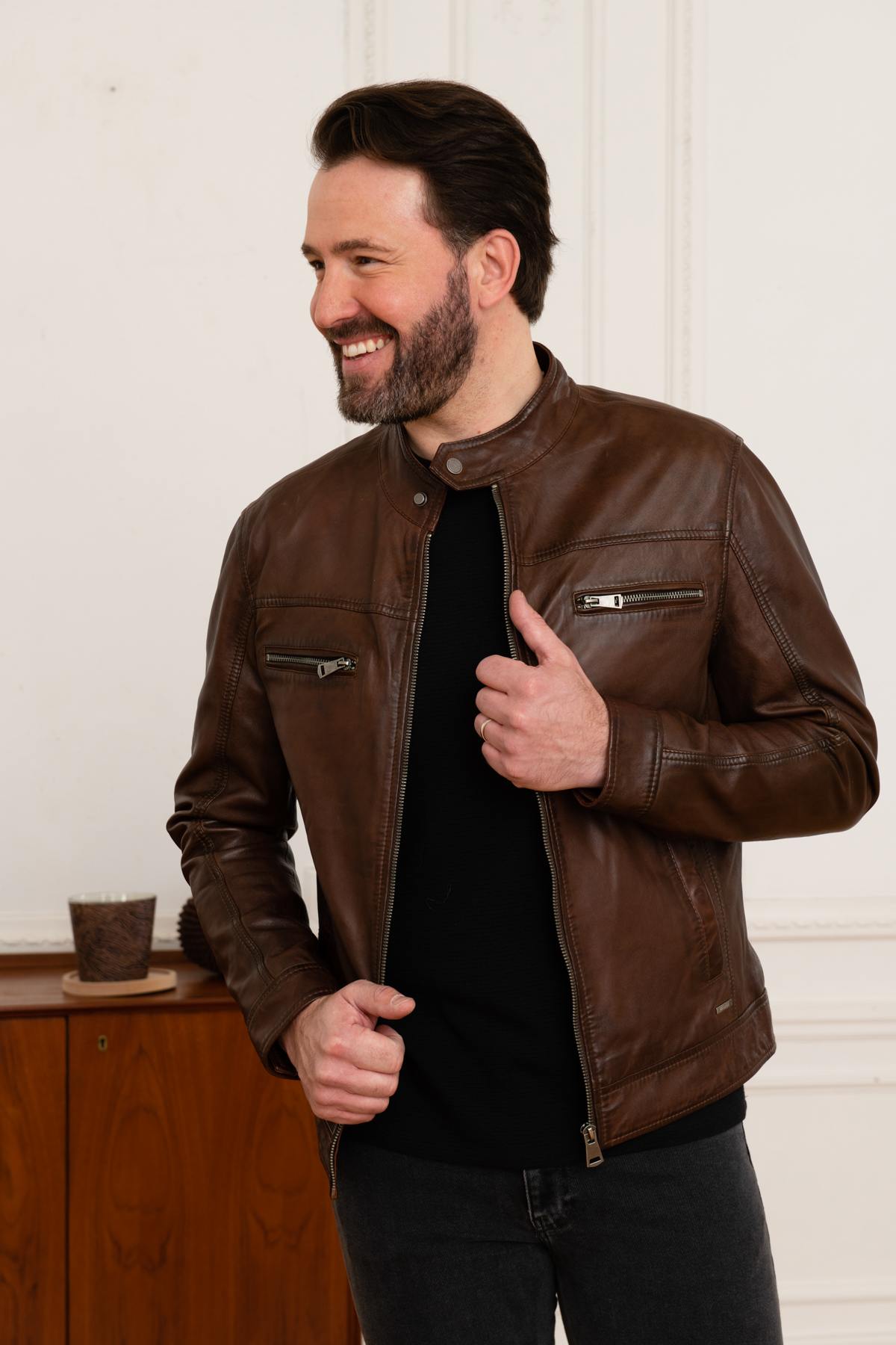 Brown leather jacket with mandarin collar - Image n°8