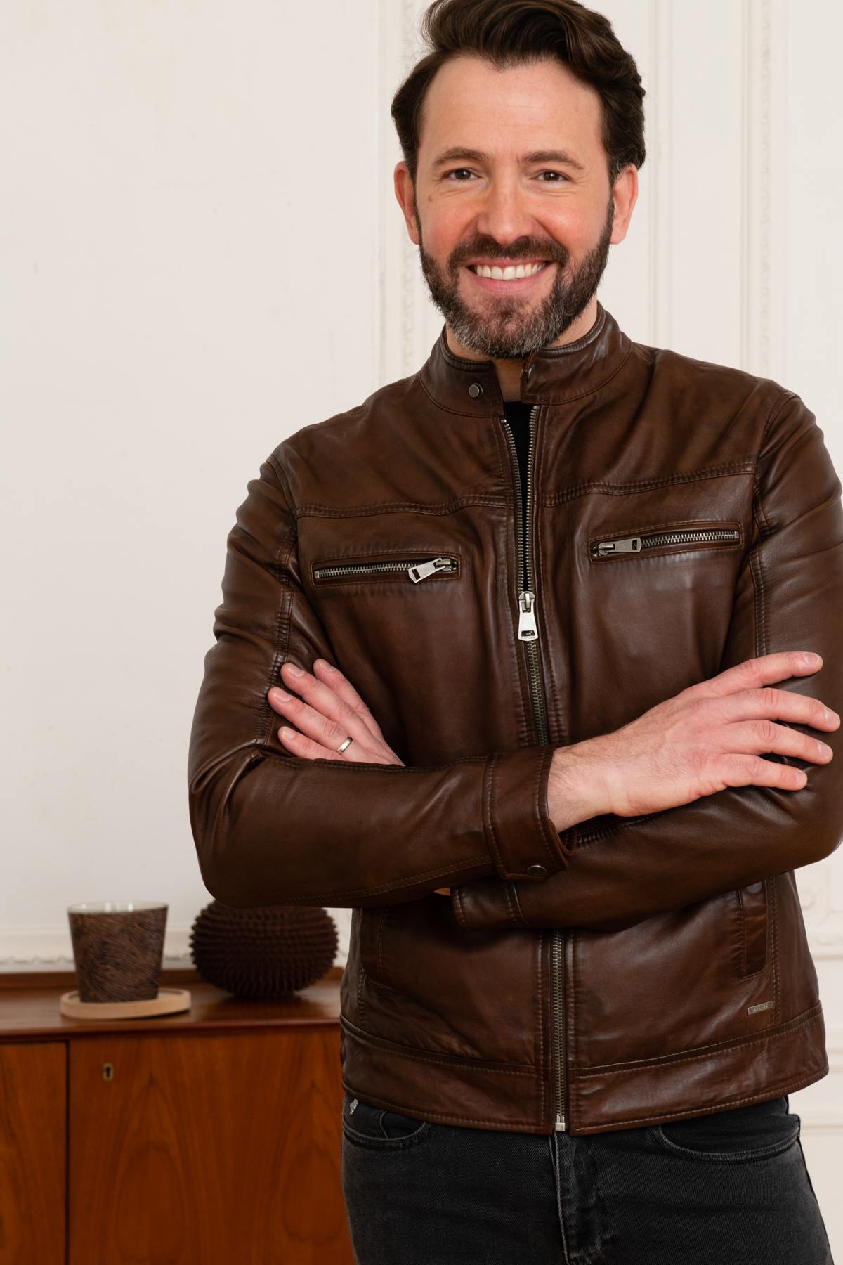 Brown leather jacket with mandarin collar - Image n°3