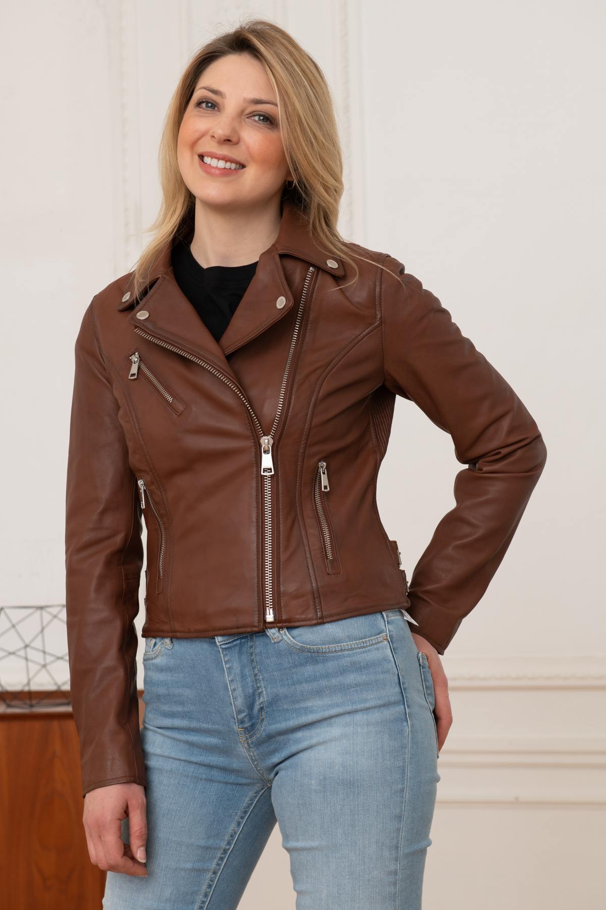 Short Biker Jacket in cognac leather - Image n°3