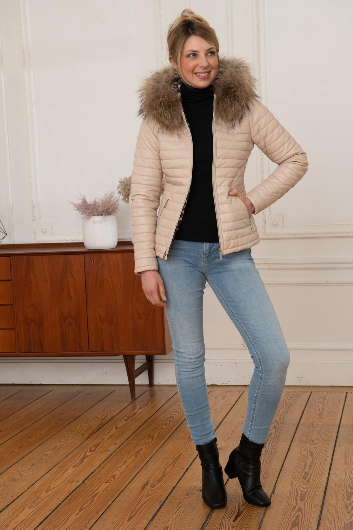 Leather sportswear down jacket with fur-lined hood - Image n°2