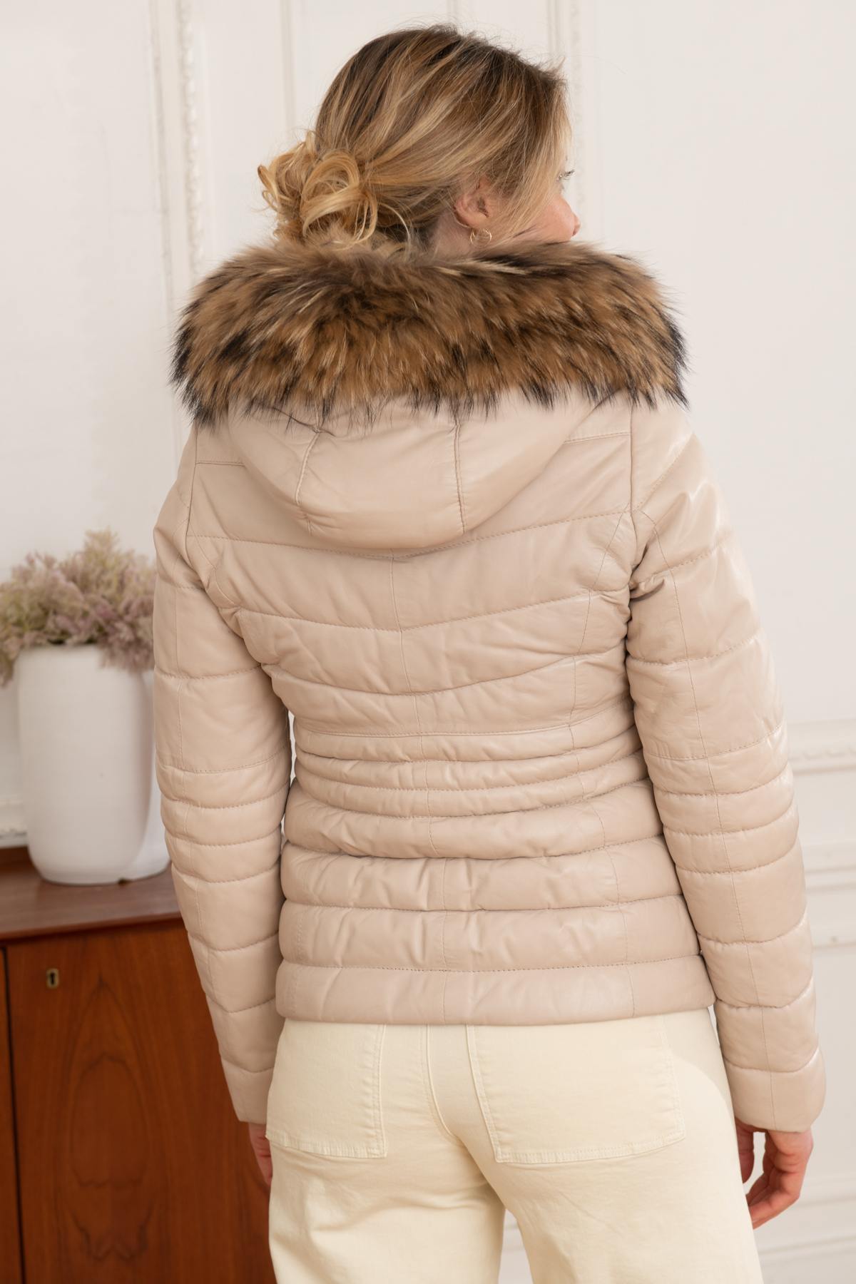 Women’s off-white fur-lined down jacket - Image n°6