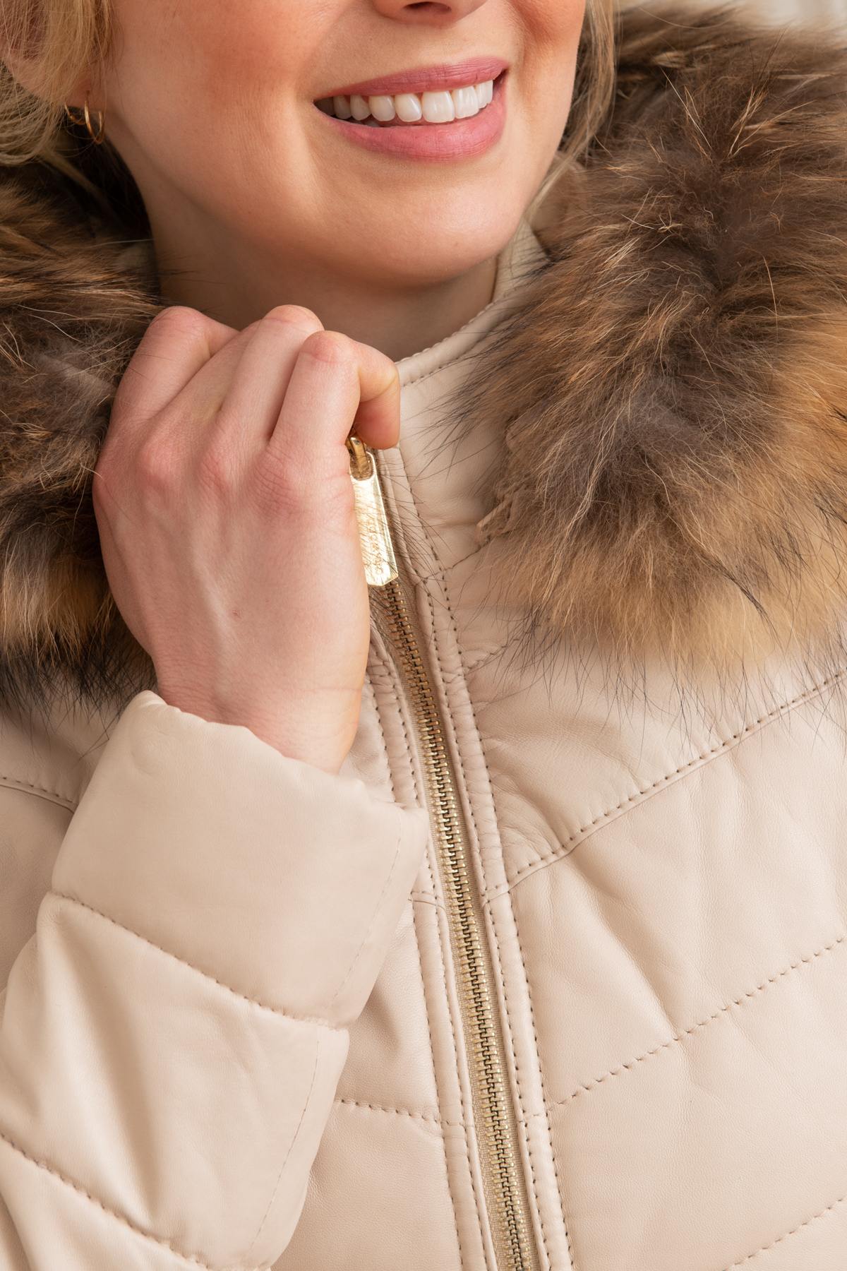 Women’s off-white fur-lined down jacket - Image n°2