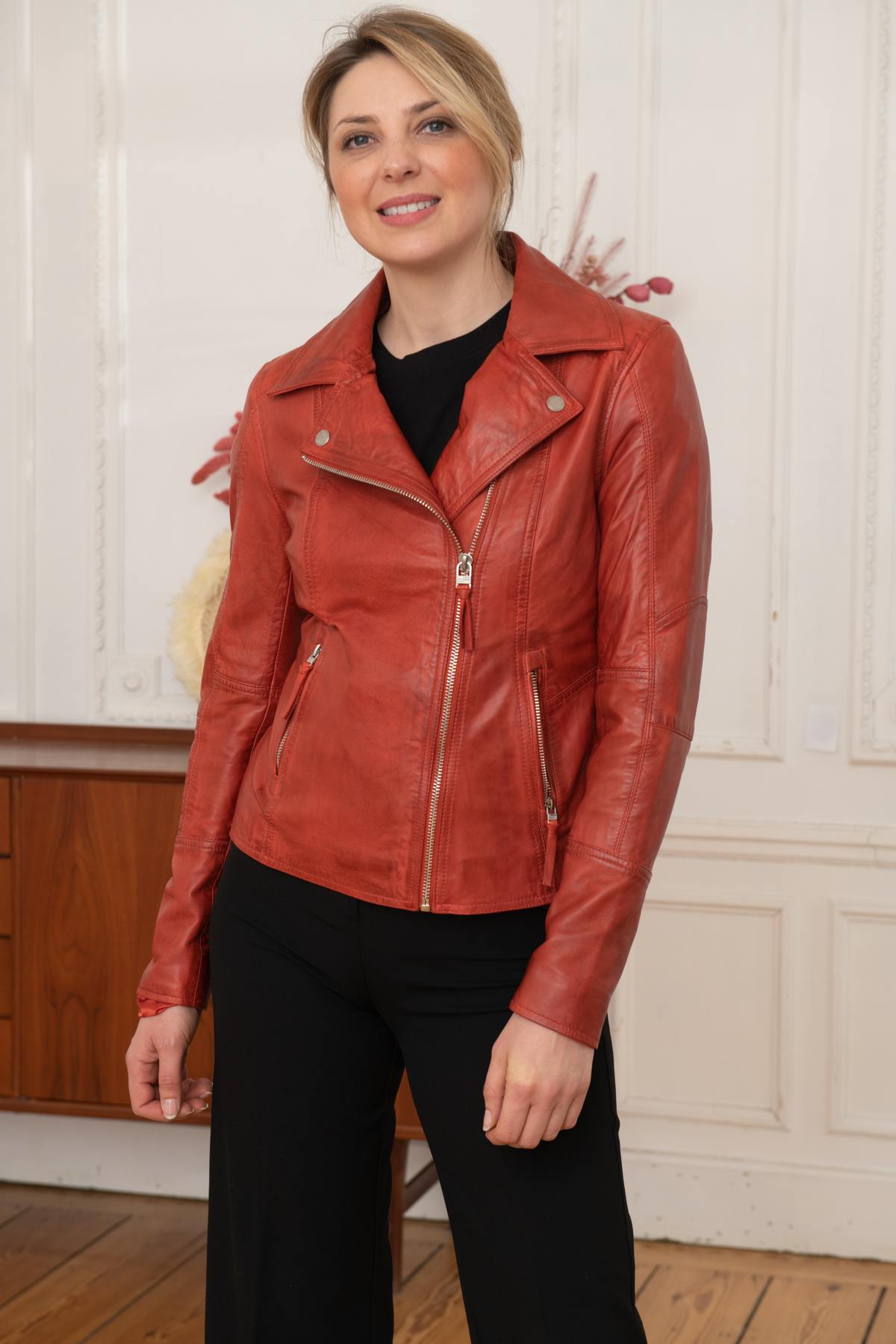 Women's aged red Biker Jacket - Image n°8