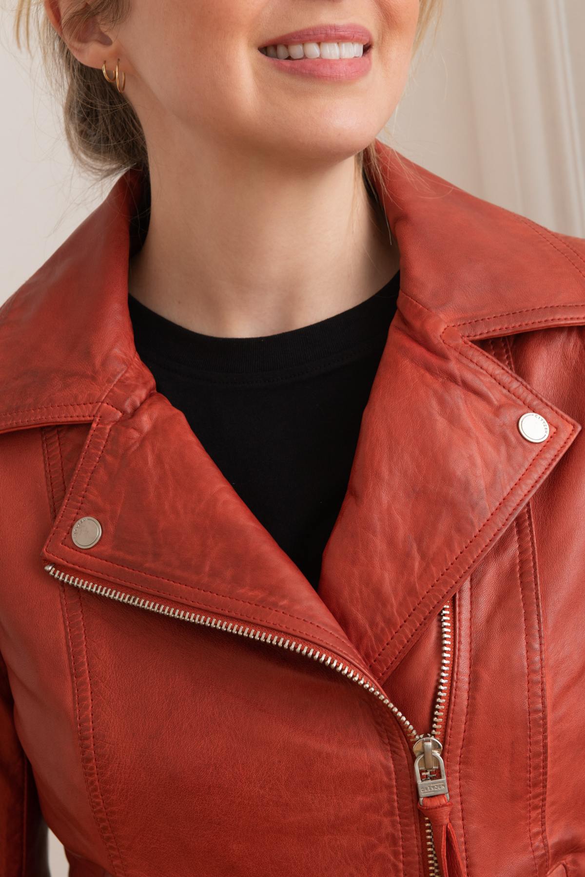 Women's aged red Biker Jacket - Image n°9