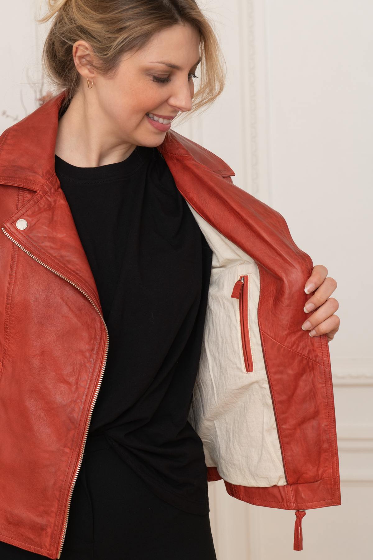 Women's aged red Biker Jacket - Image n°5