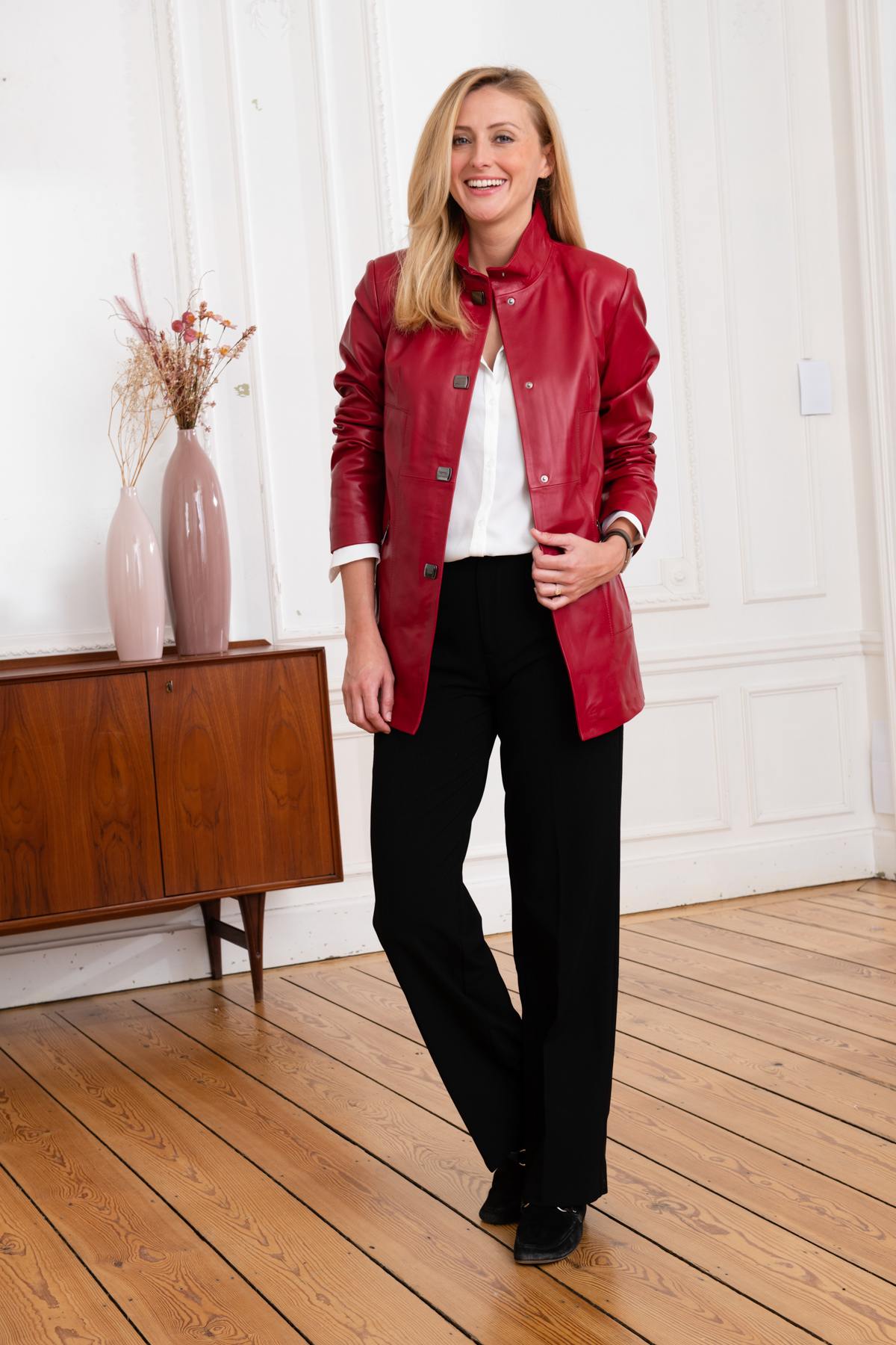 Elegant red leather coat - Image n°2