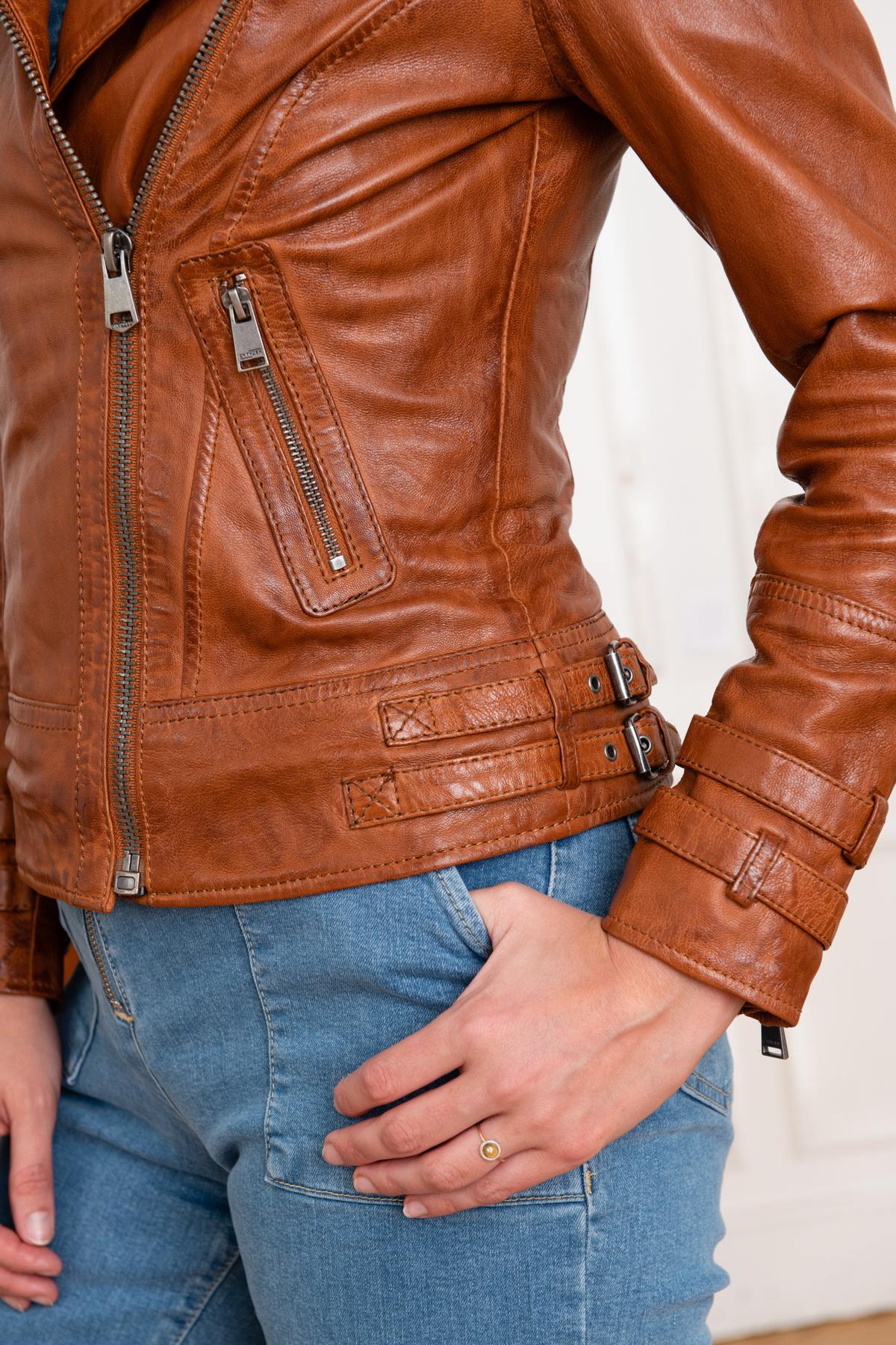 Women's Biker Jacket in cognac leather - Image n°10