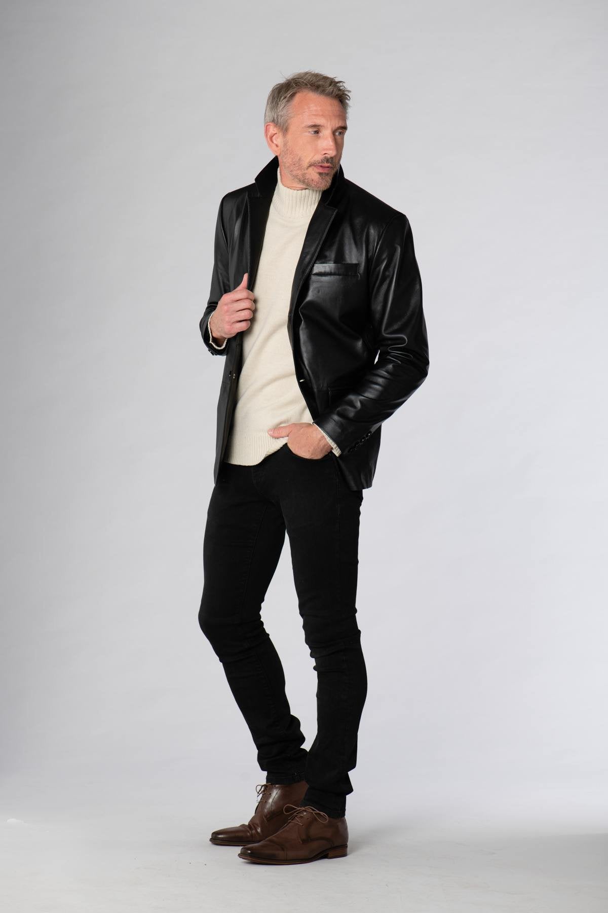 Elegant black leather blazer - Image n°2