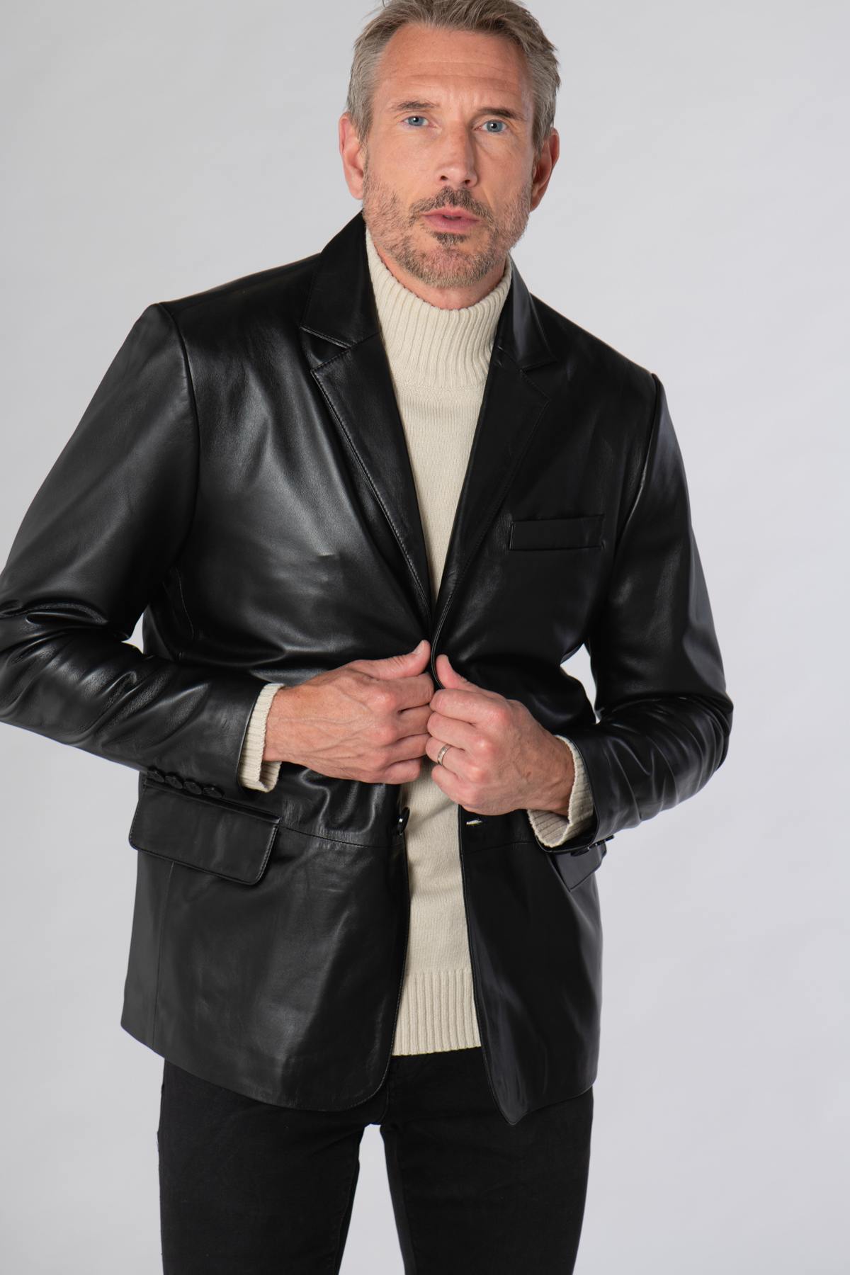 Elegant black leather blazer - Image n°3