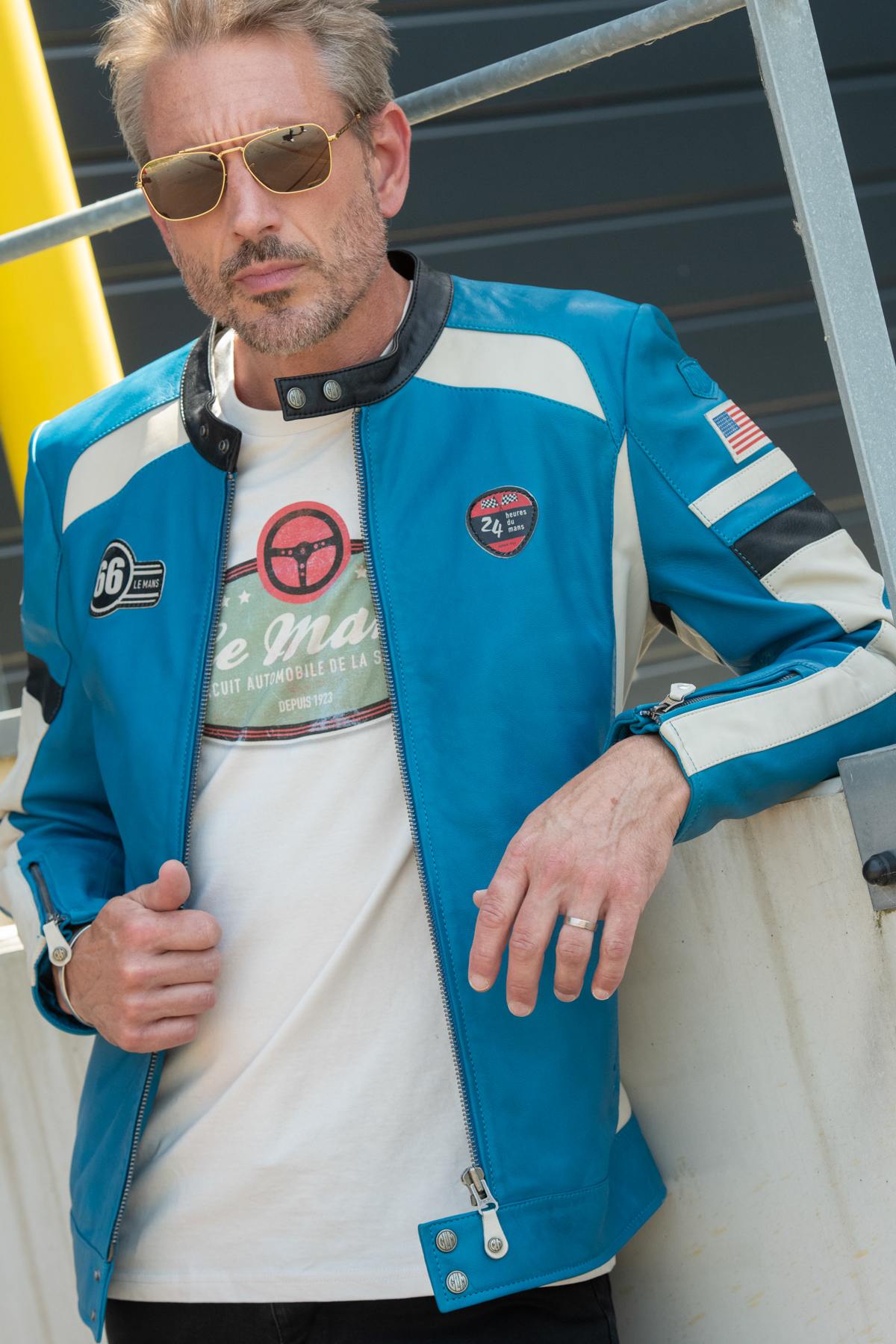 Electric blue leather jacket - Image n°1