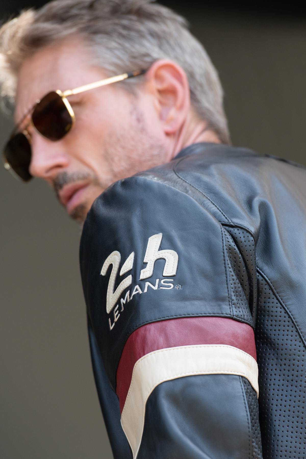 Black leather jacket with racing-style stripes - Image n°2